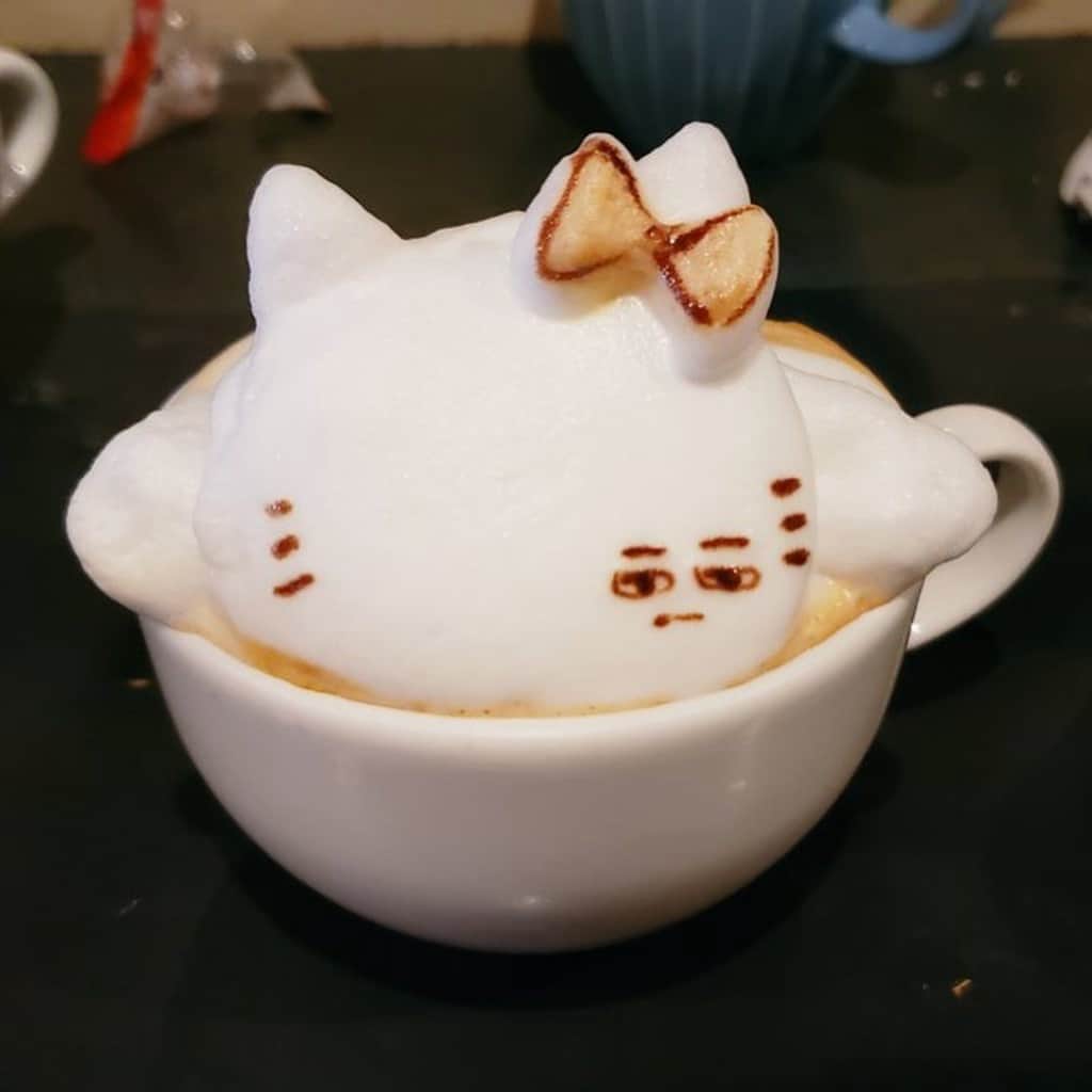 9GAGさんのインスタグラム写真 - (9GAGInstagram)「When it’s so early in the morning that even your latte ain’t having it. By @george_10g - #latte #latteart #9gag」6月3日 18時18分 - 9gag