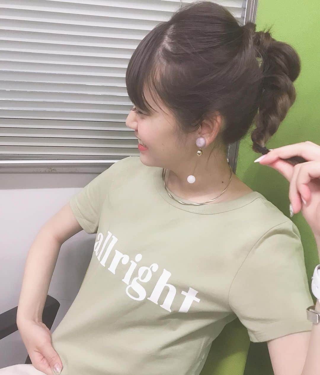 のインスタグラム：「今日は県高総体をたーーーっぷり👏📣もうはじるよ！みてね！  #nagasaki #高総体 #スポーツ #アナウンサー衣装 #アナウンサー #女子アナ #衣装 #髪型 #ヘアアレンジ #ヘアアレンジ簡単 @brownsugar095 #スナイデル #snidel」