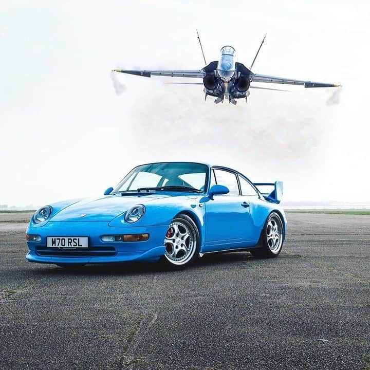 Porscheさんのインスタグラム写真 - (PorscheInstagram)「Spread your wing and drive. #PorscheMoment #Porsche #TimelessMachine #Porsche911 #993 #RivieraBlue (📸: @notts.rs)」6月3日 18時30分 - porsche