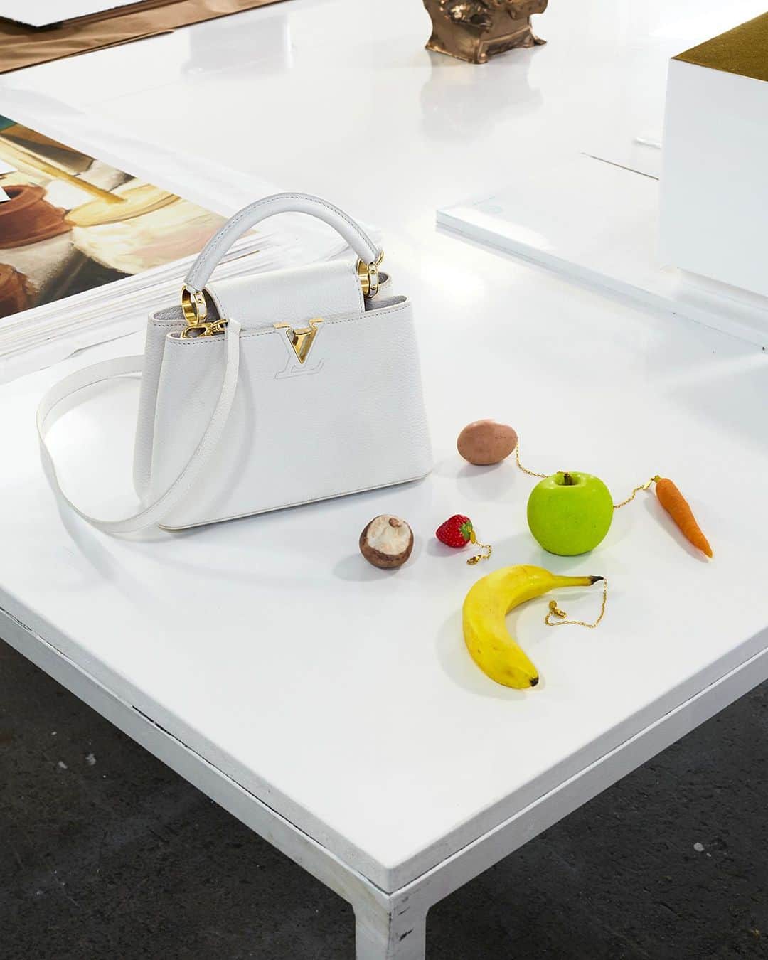 のインスタグラム：「Artycapucines: six contemporary artists bring their visions to #LouisVuitton’s iconic Capucines bag. Discover the limited-edition creation by #UrsFischer via link in bio.」