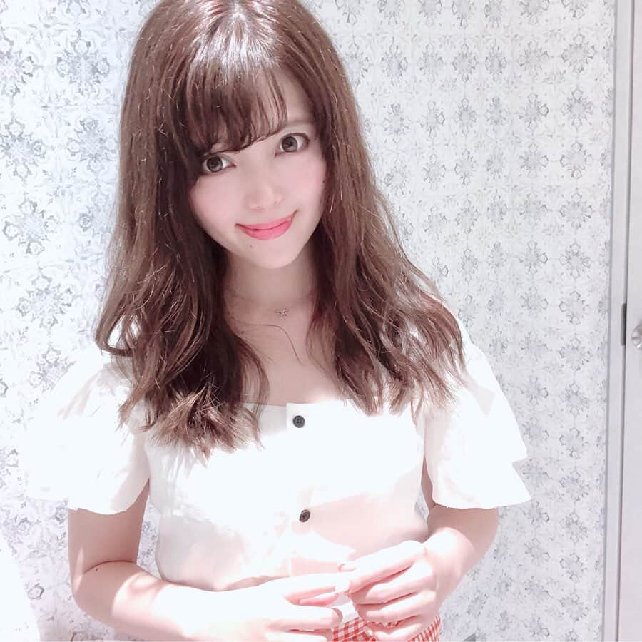 山田あかりさんのインスタグラム写真 - (山田あかりInstagram)「今日は湘南美容外科でW白玉点滴を受けてきたよ☺️❤️﻿﻿ ﻿﻿ お肌が白玉のように綺麗になれる点滴(๑•ω•๑)♡﻿﻿ ﻿﻿ ﻿﻿ 美肌になるだけじゃなくて、白目も白くなって綺麗になるみたいだから楽しみー(๑o̴̶̷᷄﹏o̴̶̷̥᷅๑)❤️﻿﻿ ﻿﻿ 白目って点眼使ってもなかなか継続して綺麗にならないからうれしいな👼❤️﻿﻿ ﻿﻿ ﻿ ﻿ 横須賀中央院は口コミサイトでSBC内満足度1位✨﻿﻿ ﻿﻿ ﻿スタッフさん、みんな感じ良くてすごく好きになったよ☺️﻿ ﻿ TOPS﻿﻿ @juliaboutique ﻿﻿ ﻿﻿ skirt﻿﻿ @uniqlo ﻿﻿ ﻿﻿ ネックレス﻿﻿ @jewelry_castle ﻿﻿ #ジュリアブティック #sbc  #湘南美容クリニック #湘南美容クリニック横須賀中央院 #UNIQLO #ユニクロ #juliaboutique #トップス  #チェックのスカート #pr #jewelrycastle #ジュエリーキャッスル #ハートアンドキューピッド #ジュエリー #ネックレス  #リボンネックレス #アクセサリー #リボンアクセサリー #シルバー925 #大人かわいい #ファッション #いいね返し #いいね返しは絶対 #ファッション好きな人と繋がりたい」6月3日 18時48分 - akari030201