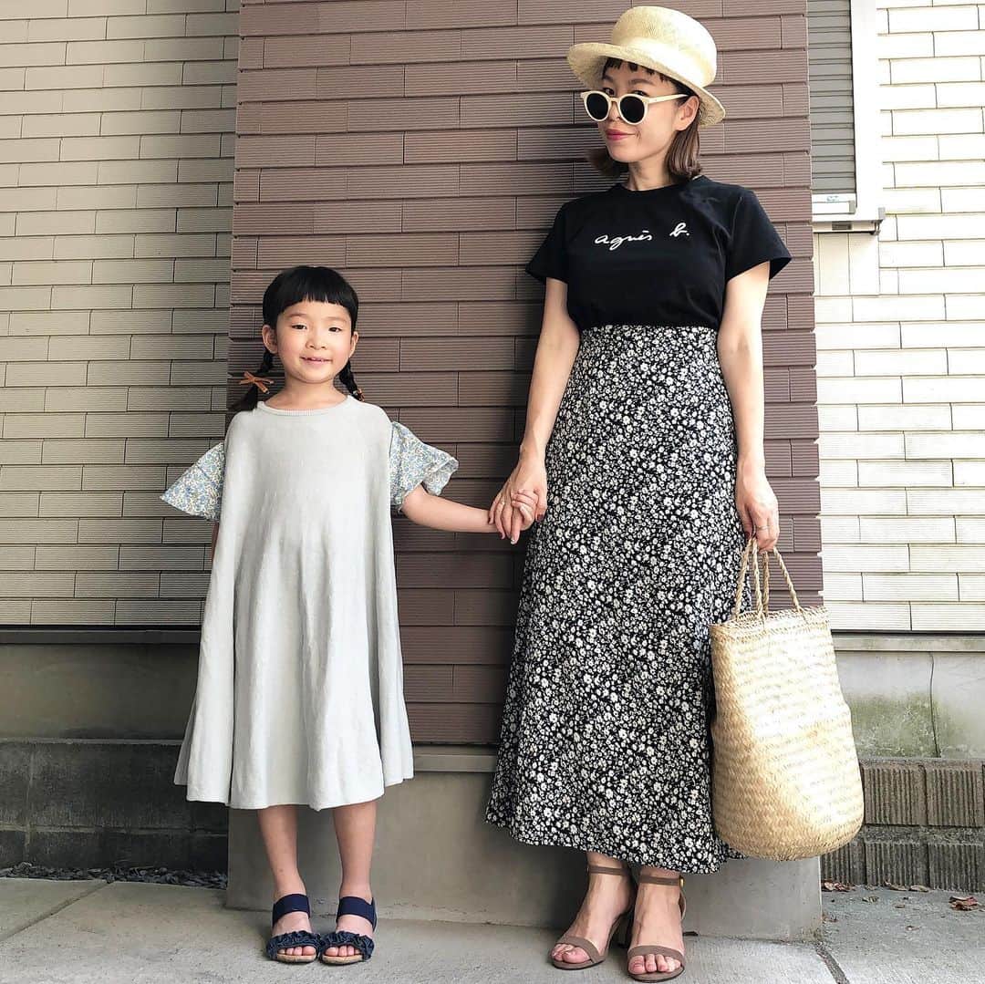 amigo.amigo.5205622さんのインスタグラム写真 - (amigo.amigo.5205622Instagram)「． ★#サンダル ★． ． 今日の親子コーデ❤️． ． 足元は、親子で @outletshoes_official． ． 私の履いてるサンダル‥． 7センチヒールだけど 履きやすく足が痛くない🥰． 色は、グレーベージュで 大人っぽい色を選んだよ！． しかもプチプラなのが嬉しい✨． 4日からさらに お得なセールが‼︎． ． ✔︎6/4　0：00～23：59限定． インスタフォロワーさん限定． 定価2999円→SALE価格2699円から さらに500円OFFになる クーポンが出現‼︎． 実質26％OFFで買えちゃいます😆❣️ ． クーポンは、 @outletshoes_official ． のストーリーズにて 配布中です❣️． https://coupon.rakuten.co.jp/getCoupon?getkey=UkNXWC1NQklQLVVVR0ItMElLSg--&rt= ． ． #足元倶楽部 #足元 #夏コーデ #summerfashion  #足元くら部 #足元くらぶ  #あしもと倶楽部  #シューズ#shoes #shoestyle #セール情報  #セール#SALE#sales  #親子#親子コーデ  #親子リンクコーデ  #プチプラファッション  #プチプラ#プチプラコーデ  #ママコーデ #大人コーデ  #ママファッション  #キッズ#kidsfashion  #kids #kidsstyle  #アウトレットシューズ」6月3日 18時45分 - amigo.amigo.5205622