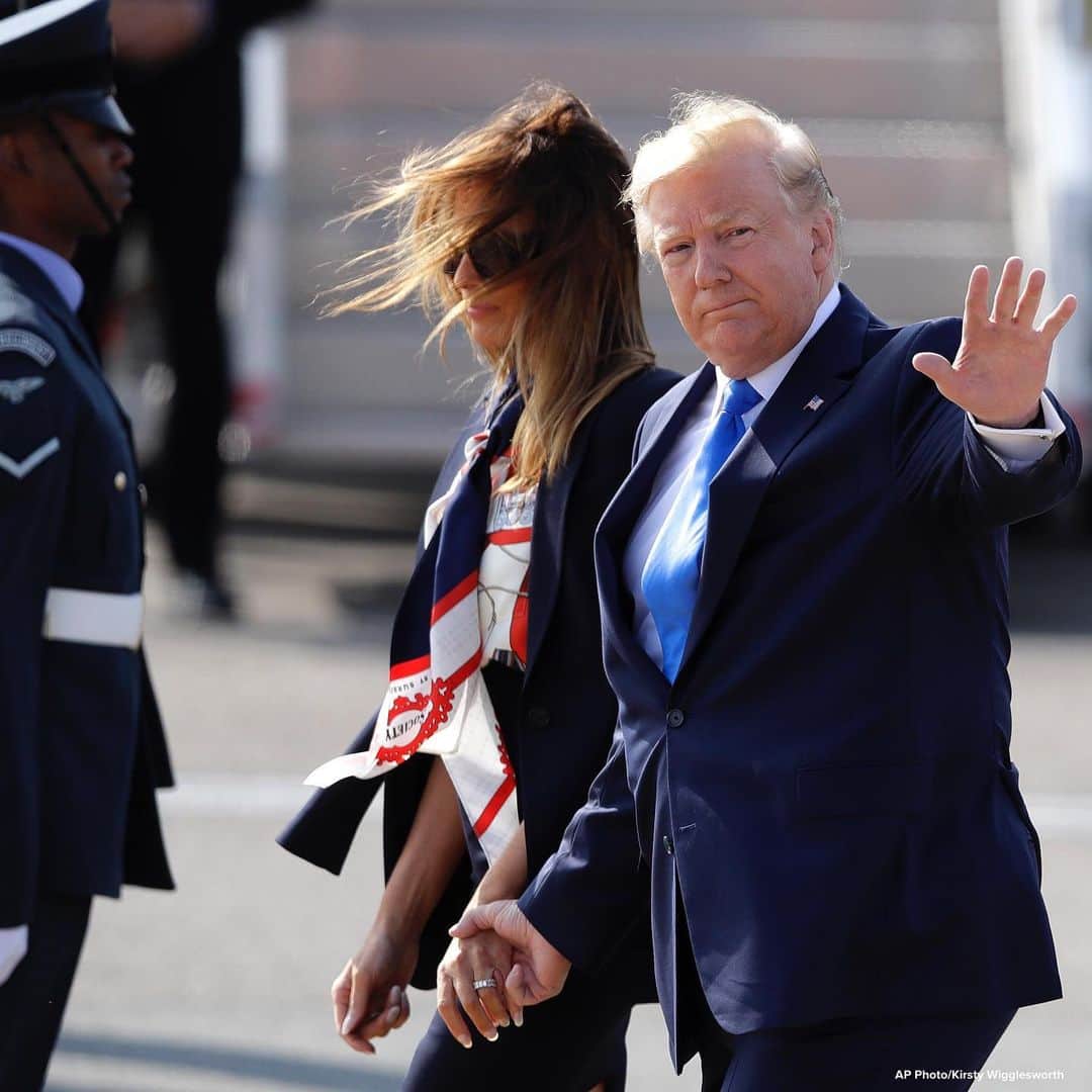 ABC Newsさんのインスタグラム写真 - (ABC NewsInstagram)「Pres. Trump and first lady Melania Trump arrive at U.K.'s Stansted Airport as three-day state visit gets underway. #potus #donaldtrump #melaniatrump #uk #statevisit #firstlady」6月3日 18時46分 - abcnews
