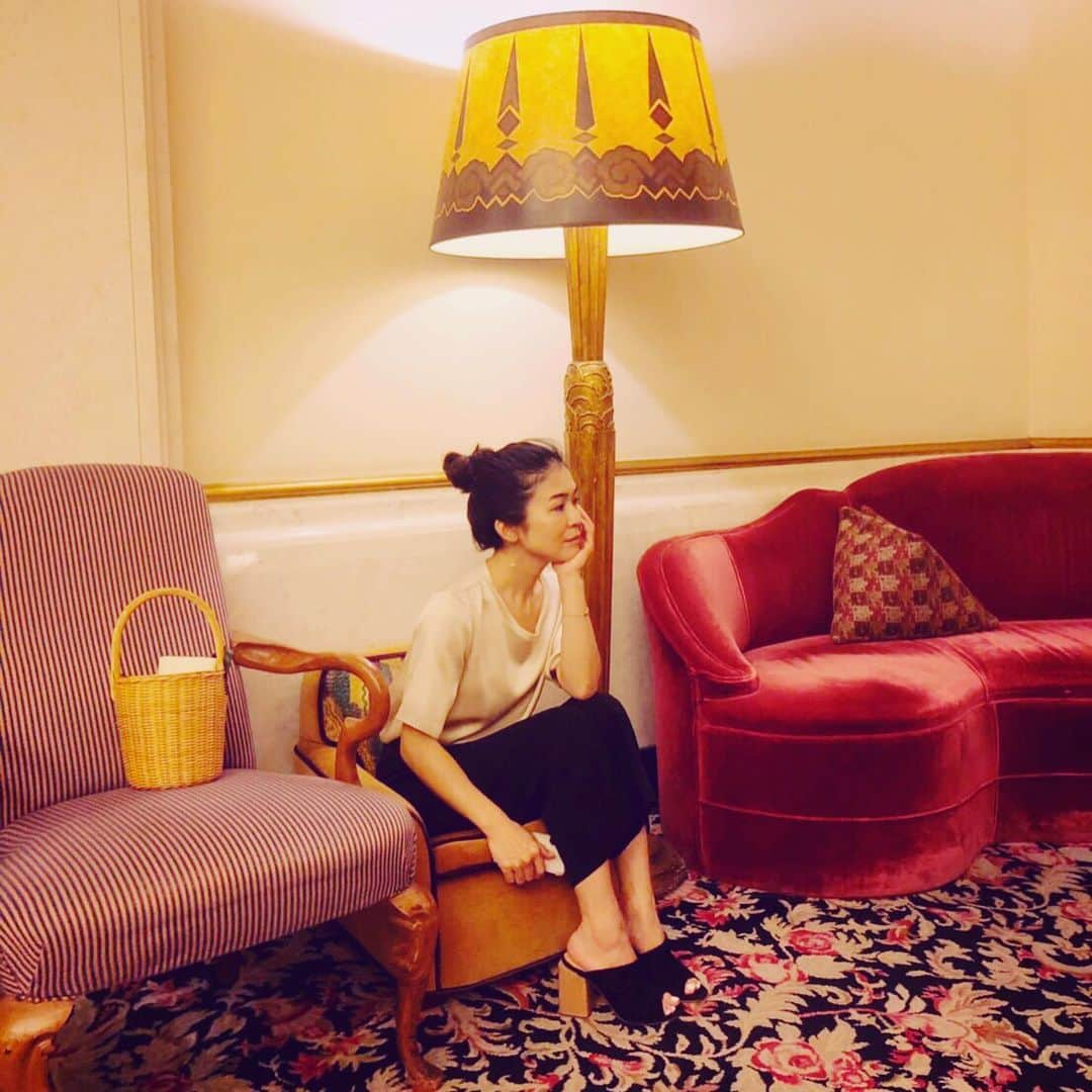 辻直子さんのインスタグラム写真 - (辻直子Instagram)「#chairs#hotellife#andthentherewerenone #ちょこん#つみき#椅子ちっちゃめですね」6月3日 18時57分 - naoko.ts