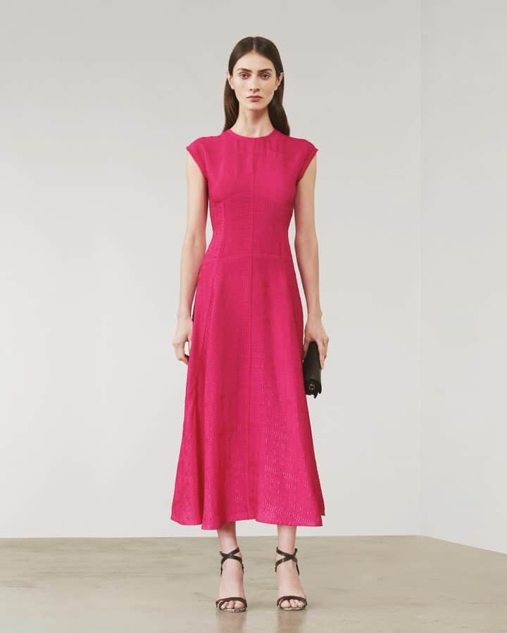 のインスタグラム：「The perfect party dress from my #VBPreAW19 collection in a midi silhouette. x VB」