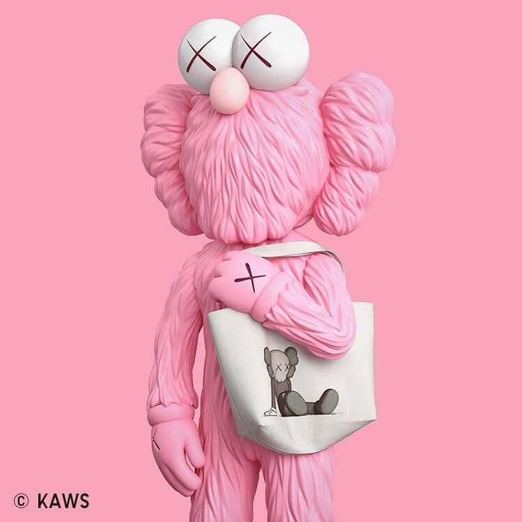 ユニクロさんのインスタグラム写真 - (ユニクロInstagram)「KAWS:SUMMER 2019 UT collection launched today. Make sure to check your local online and in select store for more details. @uniqlo.ut #kaws #ut2019 #kawxuniqlo @kaws #totebag #ut」6月3日 19時01分 - uniqlo