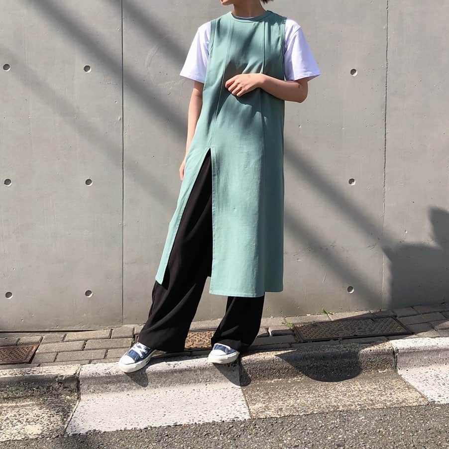 MINELALのインスタグラム：「【New Item!!】 #MINELAL 19Spring/Summer . ＊Stretch slit tank one-piece . 夏のスタイリングに映えるスリットワンピース。 . ストレッチ素材で着心地も抜群なアイテムです。 . １枚でさらっと着用するのもオススメですが、 インナーに細身の白Tなどを重ねると旬な着こなしが叶います。 . . MINELAL ONLINEへはプロフィールから☝️」