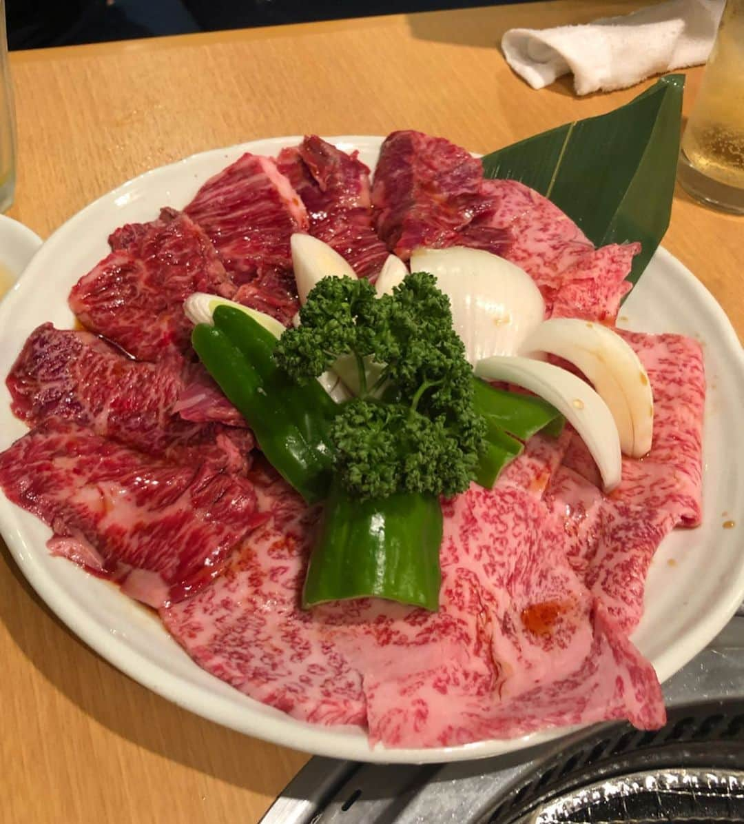 濱野りれさんのインスタグラム写真 - (濱野りれInstagram)「This meat is flattering me...🥺💗 How delicious it looks... All cuisines are chef's choice👨‍🍳🍖 .. おまかせコースでたっぷりお肉を 堪能してきました💫 追加でミノ頼んだんだけど撮るの忘れた🌹 レバーで鉄分もいっぱいとれて幸せです💞 .. .. #rirelog#kinryuzan#shirogane#yakiniku#wagyu#wagyubeef#kobebeef#tokyoeats#toptokyorestaurants#tokyogourmet#lovetoeat#eatlover#tabelog#炭焼金竜山#金竜山#焼肉#焼肉屋#予約困難#食べログ高評価#食べログ4##六本木グルメ#グルメ記録#東京グルメ#ハラミ#レバー#上タン」6月3日 19時03分 - riregram