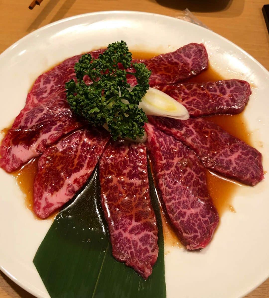 濱野りれさんのインスタグラム写真 - (濱野りれInstagram)「This meat is flattering me...🥺💗 How delicious it looks... All cuisines are chef's choice👨‍🍳🍖 .. おまかせコースでたっぷりお肉を 堪能してきました💫 追加でミノ頼んだんだけど撮るの忘れた🌹 レバーで鉄分もいっぱいとれて幸せです💞 .. .. #rirelog#kinryuzan#shirogane#yakiniku#wagyu#wagyubeef#kobebeef#tokyoeats#toptokyorestaurants#tokyogourmet#lovetoeat#eatlover#tabelog#炭焼金竜山#金竜山#焼肉#焼肉屋#予約困難#食べログ高評価#食べログ4##六本木グルメ#グルメ記録#東京グルメ#ハラミ#レバー#上タン」6月3日 19時03分 - riregram