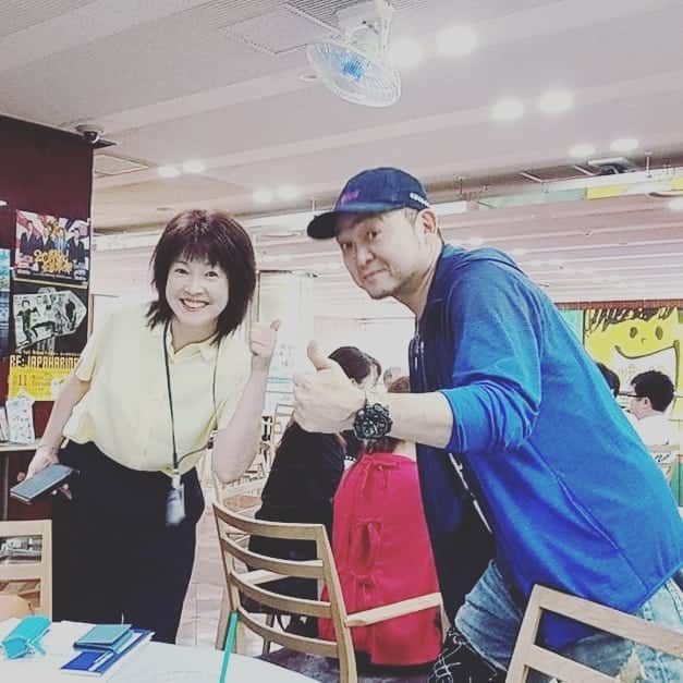 松本隆博のインスタグラム：「。 南海放送ラジオ生放送！ 楽しかったよ～そして 次回もまた出演させて頂き まーす！ヽ(^o^)丿 今は別府に向かって電車と フェリーと車送迎にて 移動なう。\(*ˊᗜˋ*)/」