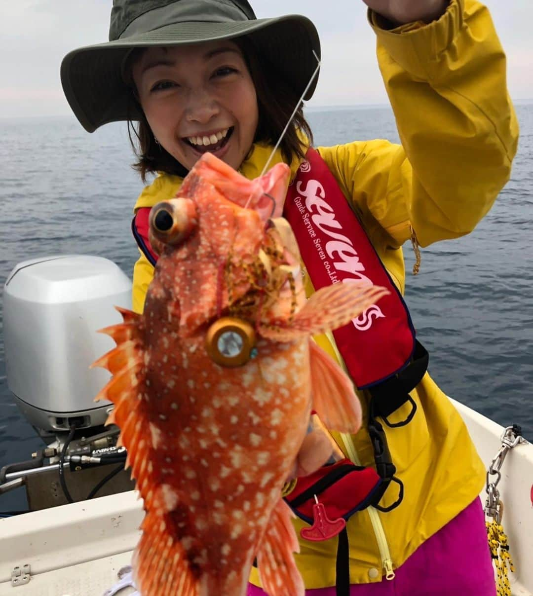 小雪さんのインスタグラム写真 - (小雪Instagram)「昨日最初に釣ったのはイトヨリ🎣 これがまた大きかったのです！！ イトヨリって本当きれい✨ 次がアラカブ😍煮付けにして食べましたがとても美味しかった🙏 はぁ、釣り楽しいなぁ。 そして美味しいなぁ。 最後はマハタを釣り上げた瞬間🐟 ちなみに、#タイラバ です。 #セブンスライド  色んな釣り好きだけど 一番好きなのはタイラバなのかもしれない🤔💕 アタリがあったら、待って魚をのせるのが最高に気持ちいい。笑 #釣りをする人にしか分からない話←」6月3日 19時18分 - koyuki2