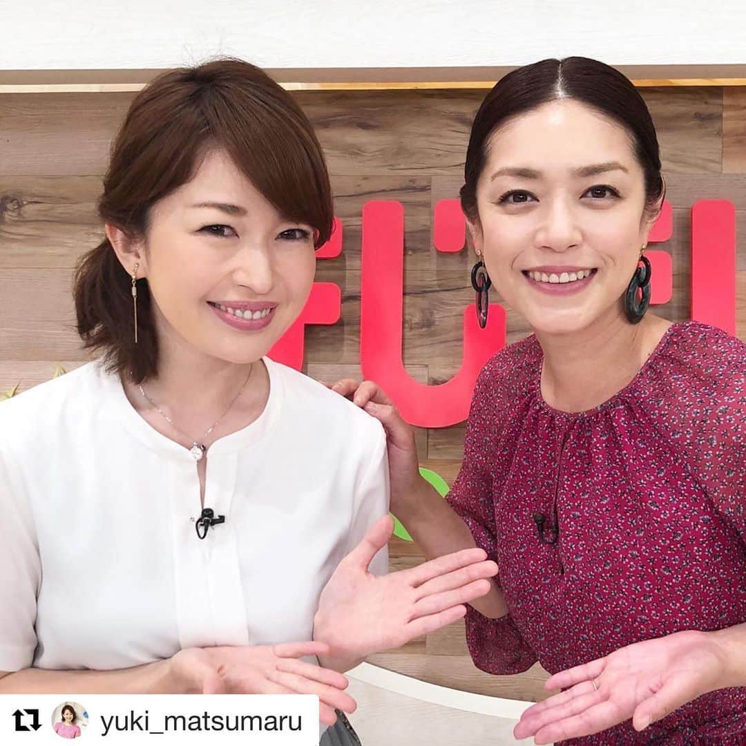 加藤紀子のインスタグラム：「テレビ東京「よじごじDays」生放送にお邪魔して、今すぐにでもやりたいお掃除や冷凍テクなど教えてもらってきました🧹🧽 そしてMC松丸アナさん（「ゴッドタン」いつも惚れ惚れさせてもらってます👧🏻）とは 共通のお友達がいる！とのことで 更に楽しくリラックスしてお仕事させていただきました☺️ 石塚さんの生「まいう〜」も聞けたし鈴木奈々ちゃんの屈託のない笑い声にも和ませて貰えたりもして、スキップしてお家に帰りまーす！！（次の仕事も早く終わったし✌🏻 #Repost@yuki_matsumaru with @get_repost ・・・ 今日のよじごじは、早速今日からやってみたいものばかり！！ 梅雨の時期、夏の時期を乗り越えるお掃除と冷凍術でした✨ キッチンのスポンジは2個使い。完全に乾燥させるのがポイント！ キッチンの排水溝は丸めたアルミホイルでカビ防止。 下駄箱はつっぱり棒で湿気予防！ あーーここでは紹介しきれないほどたくさんのワザが！！ ゲストの加藤紀子さん❤️ @kumikosuge さん のインスタよく拝見してたからお会いできてとっても嬉しかったです😍😍😍 #よじごじdays #生活力アップ検定 #石塚英彦さん #加藤紀子さん #鈴木奈々さん」