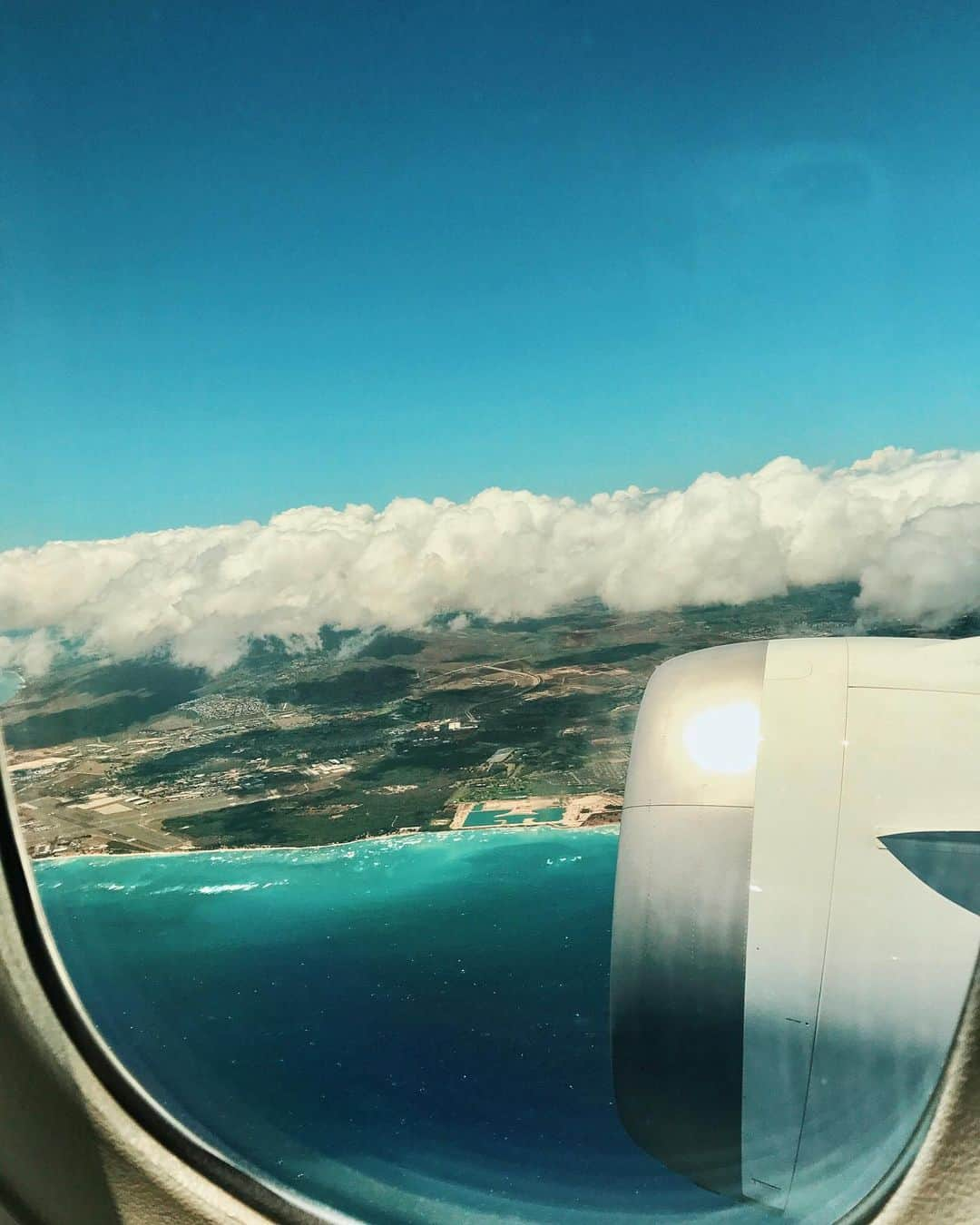 宮崎沙矢加さんのインスタグラム写真 - (宮崎沙矢加Instagram)「Finally touch down to Japan✈️🌴🌈💕🤙🏽I'm so fuckin' greatful for my besties💗Mahaloooo . . . ハワイとっても楽しかったーまたね~🌺ばいばぁーい👱🏽‍♀️👌🏽 #hawaii #hi #oahu #island #waikiki #bff #beautiful #arianagrande #thx #mahalo」6月3日 19時27分 - sarah___audrey