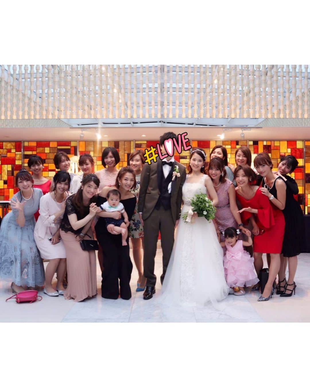 河内麻沙美さんのインスタグラム写真 - (河内麻沙美Instagram)「#wedding 👗 . . 奈津子( @natsuko_kaden )の結婚式へ行ってきました💍 美しすぎる花嫁姿にうっとり❤️ LILIはずっと「シンデラ〜😍💕💕💕(シンデレラのことねw)」って言ってたよ❣️ . LILIと一緒にピンクのドレスを着ました❤️ #親子リンクコーデ 👩🏻 onepiece#gracecontinental @gracecontinental_official  bag#furla @furla 👧🏻 onepiece#韓国子供服 . メンバーもたくさん来てて同窓会気分で楽しめちゃった🥰 子供たちもみんなに可愛がってもらえて嬉しそうだった☺️‼️ありがと〜❤️ . そして花嫁の妹、亜希子( @aaaaaaaa_chan )が本を出したよ🙌 もうね、尊敬しかない‼️‼️‼️ 二人共おめでとう❤️❤️❤️ ツーショット撮れなかったのが残念😭w . #happywedding#sdn48#結婚式#結婚式コーデ#グレースコンチネンタル#リンクコーデ#親子コーデ#ママコーデ#ママファッション#お洒落さんと繋がりたい#LILI#ママと娘#女の子コーデ#リンクコーデ#親子ファッション」6月3日 19時32分 - masamikouchi