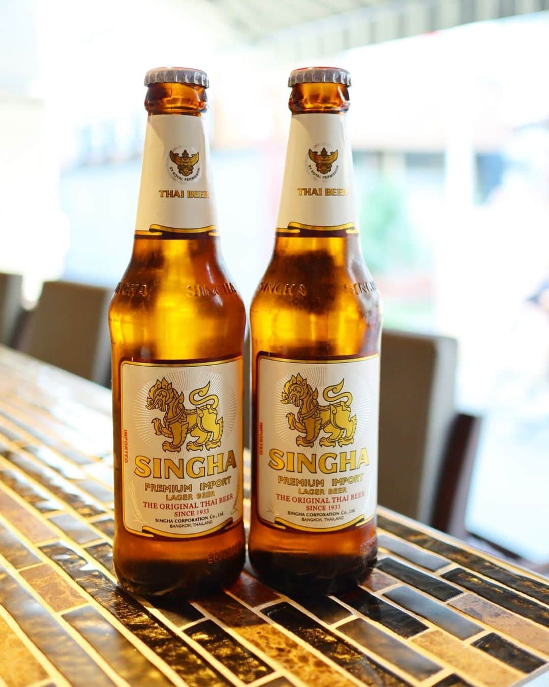アジアンビストロDai武蔵小杉さんのインスタグラム写真 - (アジアンビストロDai武蔵小杉Instagram)「. ビールが美味しい季節になってきましたね🍻 . ６月中はなんと！！ シンハービールが通常価格680円▷650円です🦁🍺✨ . シンハー はタイ王室に認められた唯一のビール。 アジアンスタイルならではのバランスのとれたスパイシーな味わいをDaiの料理と一緒にお召し上がりください😁 . #アジアンビストロダイ #アジアンビストロdai #asianbistrodai #ABD #アジアンビストロdai武蔵小杉 #プレジャーカンパニー #武蔵小杉 #武蔵小杉グルメ #神奈川グルメ #エスニック料理 #アジアン #タイ料理 #foodstagram #instafood #シンハー #タイ王室 #ビール #瓶ビール #シンハーフェア #シンハー女子」6月3日 19時35分 - abd_musashikosugi