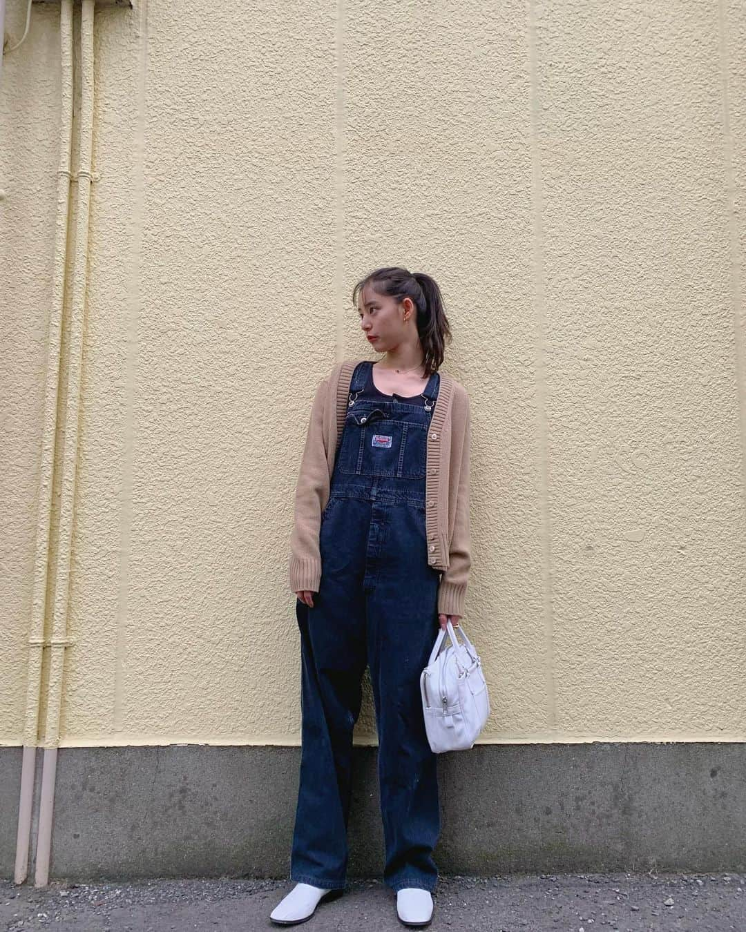 新木優子さんのインスタグラム写真 - (新木優子Instagram)「私服 tops : @auralee_tokyo  overall : vintage shoes : @cry_tokyo  bag : @commedesgarcons  cardigan : @prada  necklace : @tiffanyandco」6月3日 19時36分 - yuuuuukko_