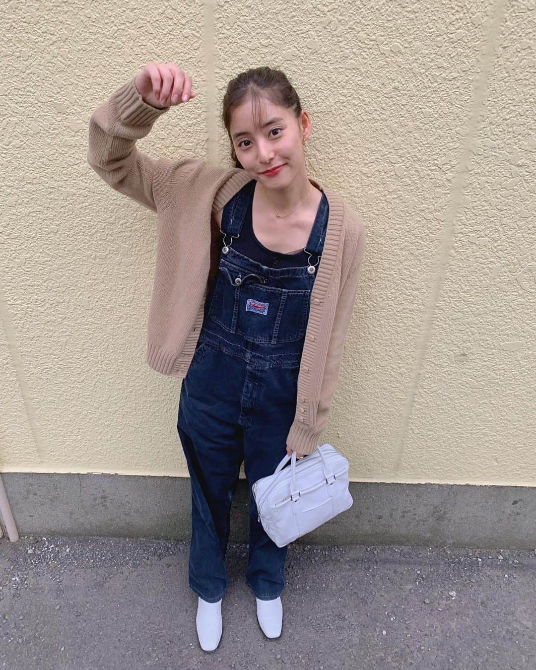 新木優子さんのインスタグラム写真 - (新木優子Instagram)「私服 tops : @auralee_tokyo  overall : vintage shoes : @cry_tokyo  bag : @commedesgarcons  cardigan : @prada  necklace : @tiffanyandco」6月3日 19時36分 - yuuuuukko_