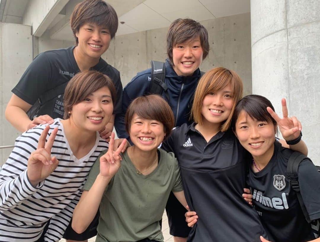 八坂芽依のインスタグラム：「2019.06/02 なでしこカップvs仙台 2-0 win✨👑 . 両チームの中に日ノ本OGがなんと、10人も🤣⚽️ (みさき、なぎさ、りこ、のぞみさん) 久々感なく、すごく楽しい時間でした❤️❤️ 早くみんなで集まりたい🤲 #日ノ本学園 . . . 美穂が残ってくれました❤️ OFF初日は、イチゴ狩り🍓 行ってきましたー！ 年々、食べれなくなってきてる 自分が悔しい😭😭 けどまだまだ若いので たくさん食べます🤩笑 良いオフ💓」