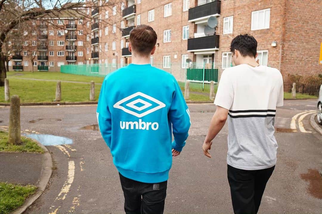 UMBROさんのインスタグラム写真 - (UMBROInstagram)「Classic 90s’ styles reworked. Bright colours with relaxed fits feature in our lifestyle collection for SS19. . . . . #umbro #umbrolifestyle #lifestyle #streetwear #streetstyle #90saesthetic」6月3日 19時45分 - umbro