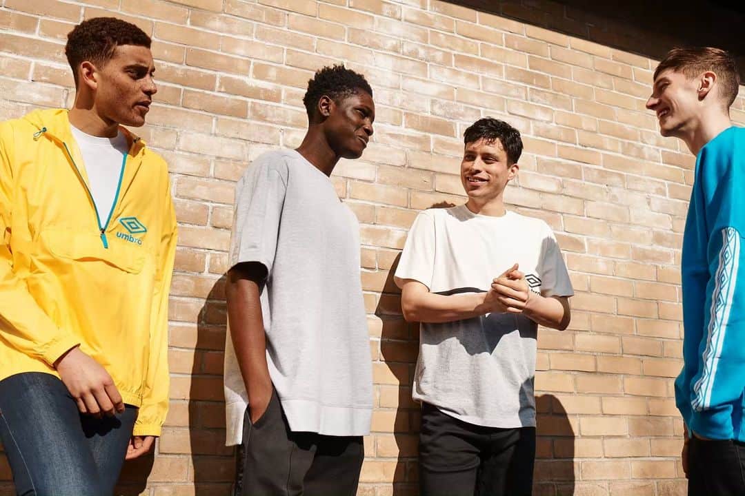 UMBROさんのインスタグラム写真 - (UMBROInstagram)「Classic 90s’ styles reworked. Bright colours with relaxed fits feature in our lifestyle collection for SS19. . . . . #umbro #umbrolifestyle #lifestyle #streetwear #streetstyle #90saesthetic」6月3日 19時45分 - umbro
