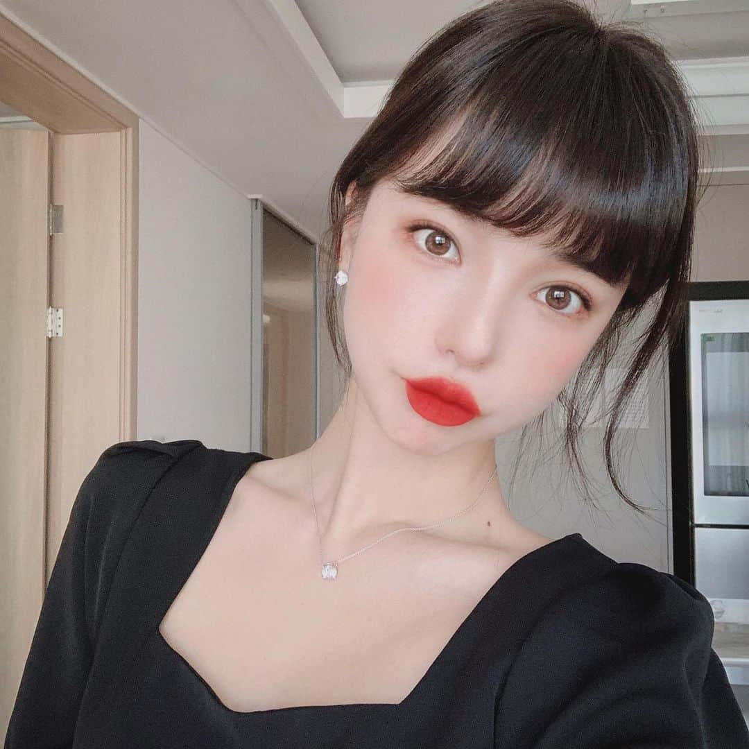 ユン・アラさんのインスタグラム写真 - (ユン・アラInstagram)「💋」6月3日 19時56分 - yoonara_mood