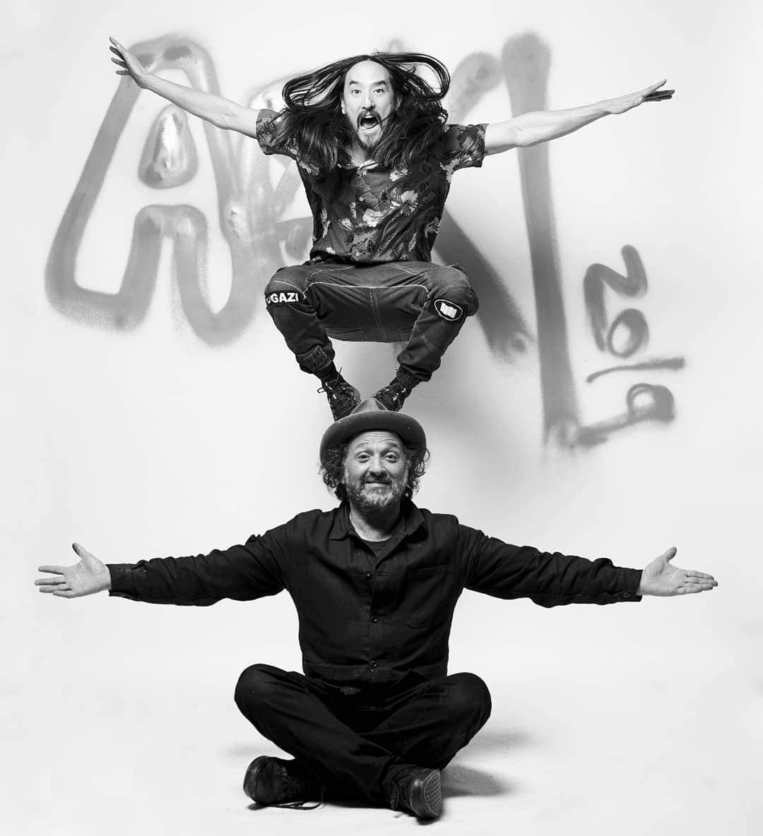 スティーヴ・アオキさんのインスタグラム写真 - (スティーヴ・アオキInstagram)「#aokijump #993. The Aoki x @mrbrainwash #lifeisbeautiful jump. Los Angeles May 2019」6月3日 20時17分 - steveaoki