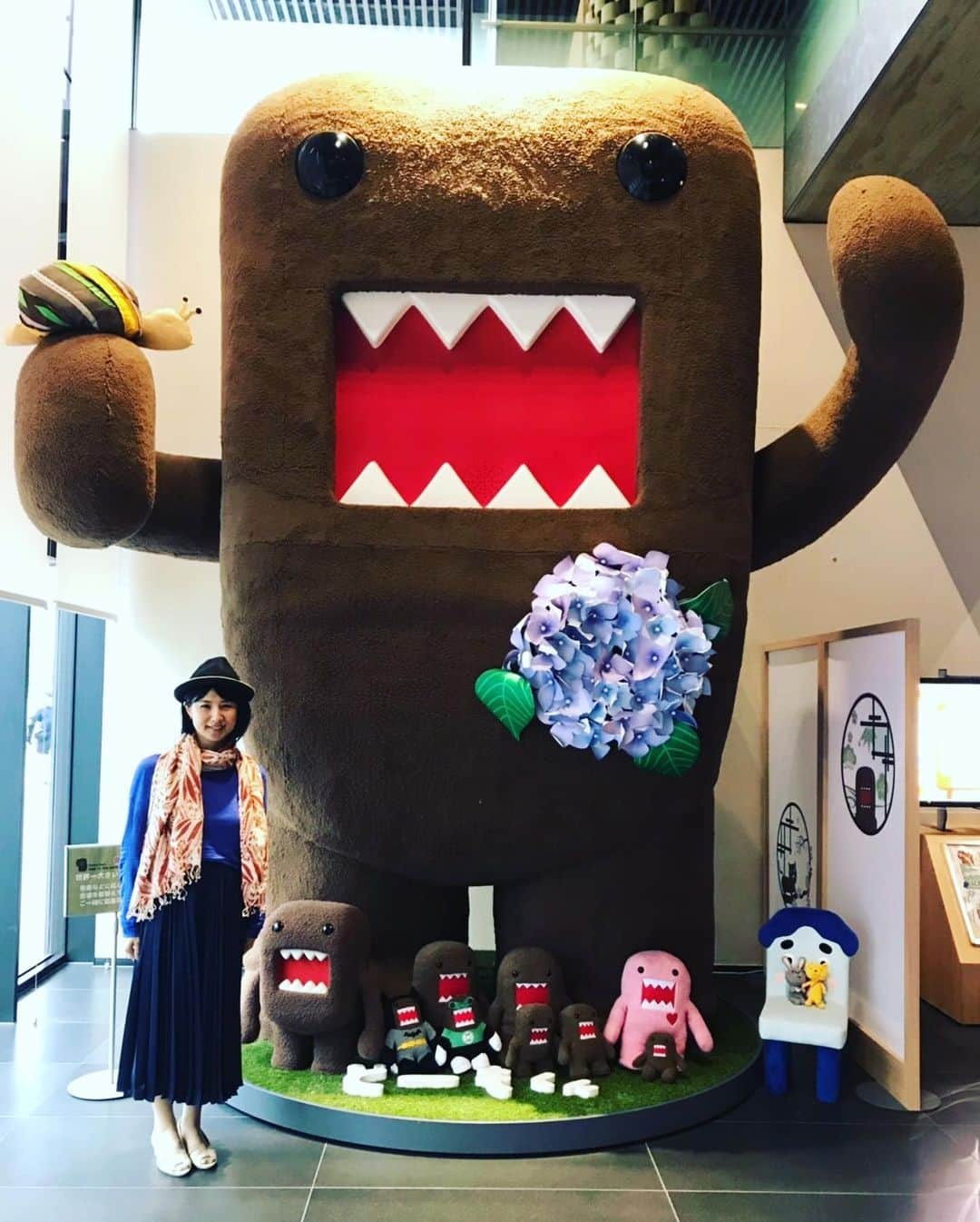 中江有里さんのインスタグラム写真 - (中江有里Instagram)「本日は京都日帰りでした。NHK京都には世界一大きなどーもくんがいます（高さ3.9m）。２枚目は小さめのワンワン。ナレーション録り、無事終了し、ホッとしてます。」6月3日 20時20分 - yurinbow1226