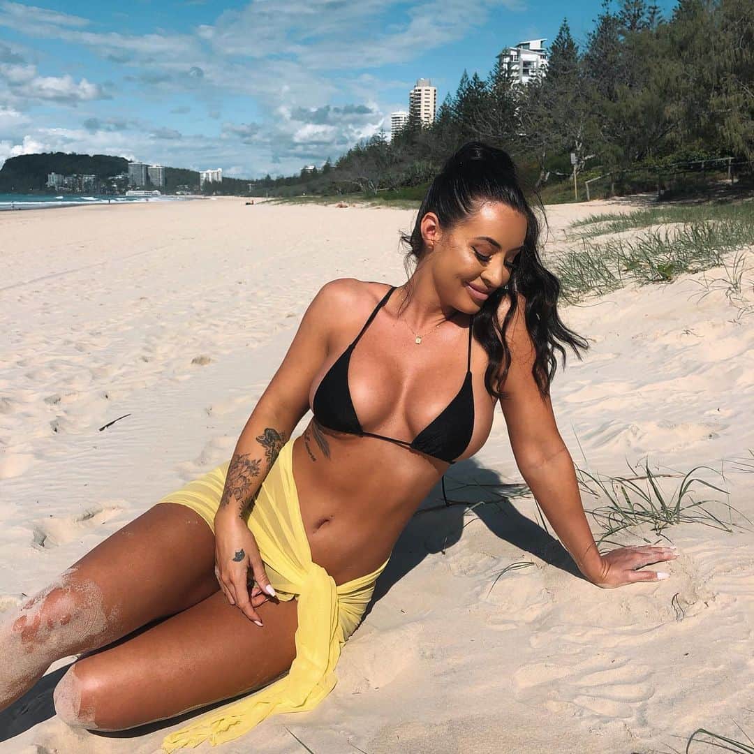 Steph Paccaさんのインスタグラム写真 - (Steph PaccaInstagram)「@fashionnova  Seriously so blessed to call this home ☺️🌞」6月3日 20時22分 - steph_paccaa