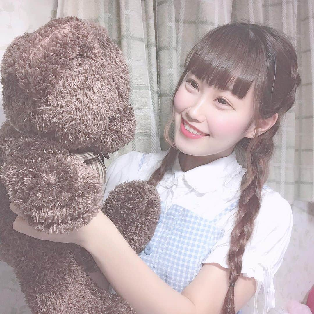 雨宮真梨子さんのインスタグラム写真 - (雨宮真梨子Instagram)「🐻💗🐻💗 . . . くまちゃんと私🐻🎀 . . 見つめ合いっこ‪‪❤︎‬ . . . . #instagood #instafashion #instagram #instalike #お洒落さんと繋がりたい #ヘアスタイル #ヘアアレンジ #夏コーデ #フォトジェニック #selfie #自撮り #自撮り女子 #fashion #アイドル #idol #笑顔 #likeforlikes #いいね返し #いいね返します #いいね歓迎 #フォローミー #followｍe #ゆめかわいい #sweetlolita #三つ編み #コーデ #code #fashionblogger #ポートレート #ポトレ」6月3日 20時32分 - mariko_amemiya101