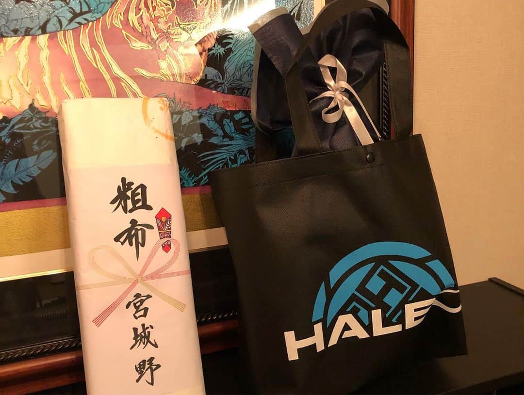 稲垣啓太さんのインスタグラム写真 - (稲垣啓太Instagram)「HALEO Family  誕生日まで祝って頂いて最高だった。熱い漢の会だった。ありがとう御座いました！ #HALEO」6月3日 20時33分 - gaki.keita