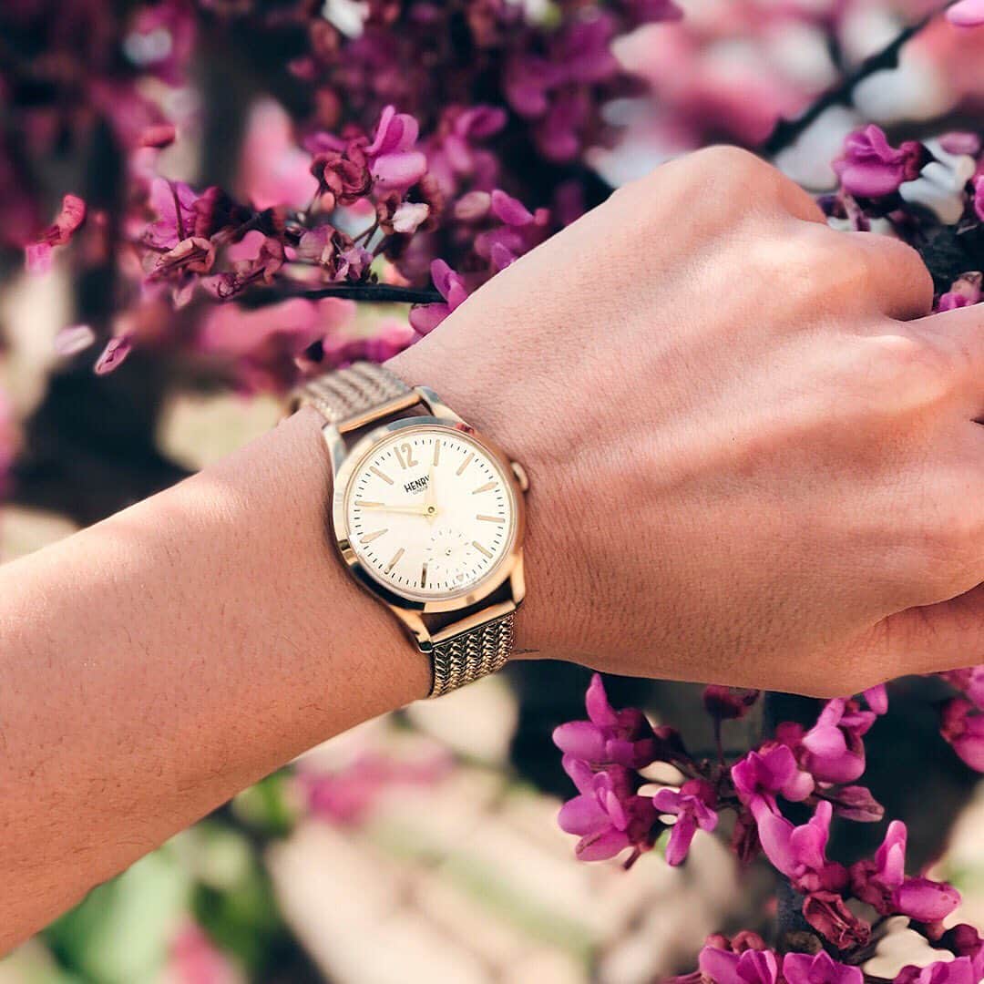 Henry London Official page of Britishさんのインスタグラム写真 - (Henry London Official page of BritishInstagram)「Here to brighten your Monday with our adorable 30mm Westminster, perfect for those summer weddings! As worn by @tamara_st_ . . . #henrylondon #henrywatches #womenswatches #womensfashion #london #britishdesign #britishbrand #vintage #heritage #wedding #weddingideas #weddinggifts #weddingrings #weddingbells #engraving #personalgift #personalgifts #specialmoments #initials #watch #time #westminster #goldwatch #goldaccessories #weddingoutfit #floral #summerwedding」6月3日 20時26分 - henrywatches