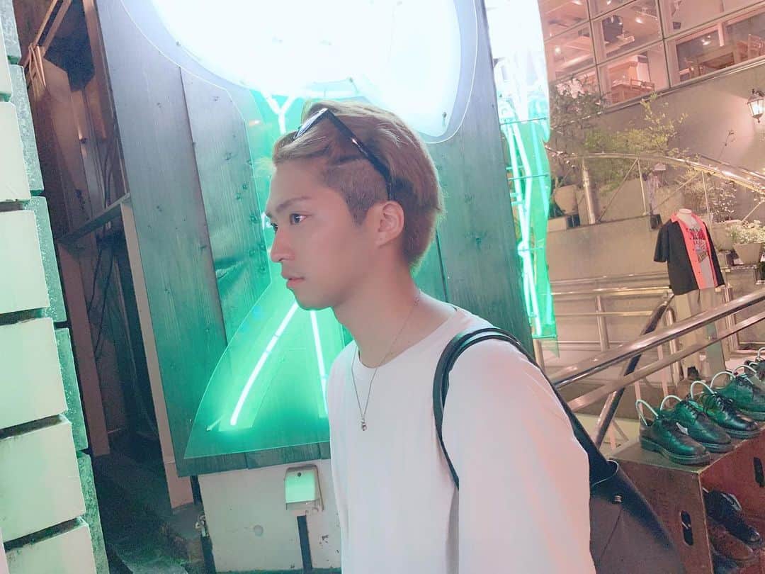 のインスタグラム：「奇跡的に盛れた横顔😜  明日も撮影じゃ〜！！」