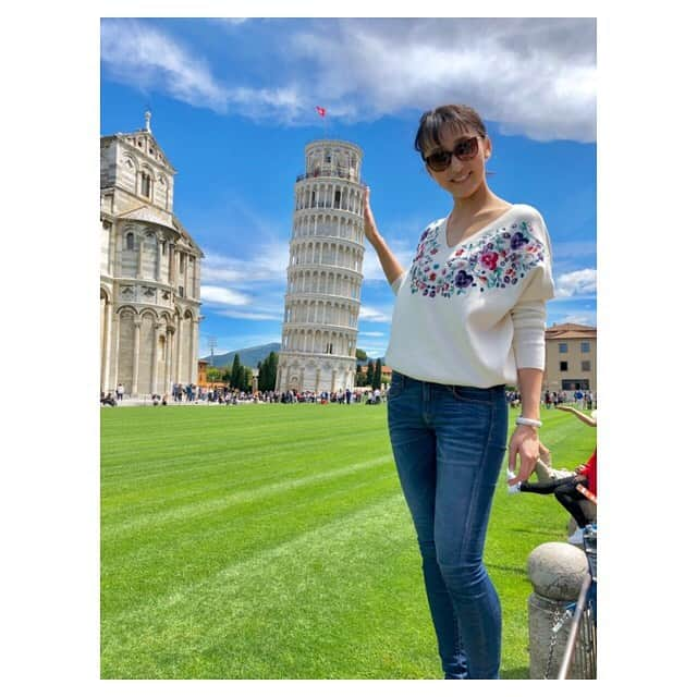 早乙女わかばさんのインスタグラム写真 - (早乙女わかばInstagram)「.﻿ わかばtrip✈️✨﻿ イタリア🇮🇹PART.2﻿ ﻿ 🔸ピサの斜塔﻿ 芝生の緑と空の青とのコラボレーションが素晴らしい👏🏻✨合成のよう👀‼️﻿ 🔸ピサの頂上からの絶景﻿ 登りました👟💨﻿ 私…三半規管が弱いため登るのには一苦労でありました😅💦でも頂上から見える絶景を見ると、そんな苦労も吹っ飛びました✨﻿ 🔸サンタ・マリア・ノヴェッラ教会⛪️﻿ 🔸 サンタ・マリア・デル・フィオーレ大聖堂﻿ 🔸ピサ・セントラル駅﻿ 🔸イタリアといえば🍊オレンジジュース﻿ あらゆるお店で飲みました😋﻿ 🔸イタリアといえば🍦ジェラート﻿ ほとんど母が食べました😂﻿ ﻿ イタリアの空は真っ青で私の大好きな色でした❤️﻿ どの写真も大好きなのですが、特にピサ・セントラル駅の写真が太陽の光が差し込む感じが大好きです😍✨﻿ ﻿ #イタリア﻿ #ピサの斜塔﻿ #フィレンツェ﻿ #サンタマリアノヴェッラ教会﻿ #サンタマリアデルフィオーレ大聖堂﻿ #ドゥオモ﻿ #オレンジジュース﻿ #ジェラート﻿ #わかばtrip」6月3日 20時38分 - s_wakaba.94