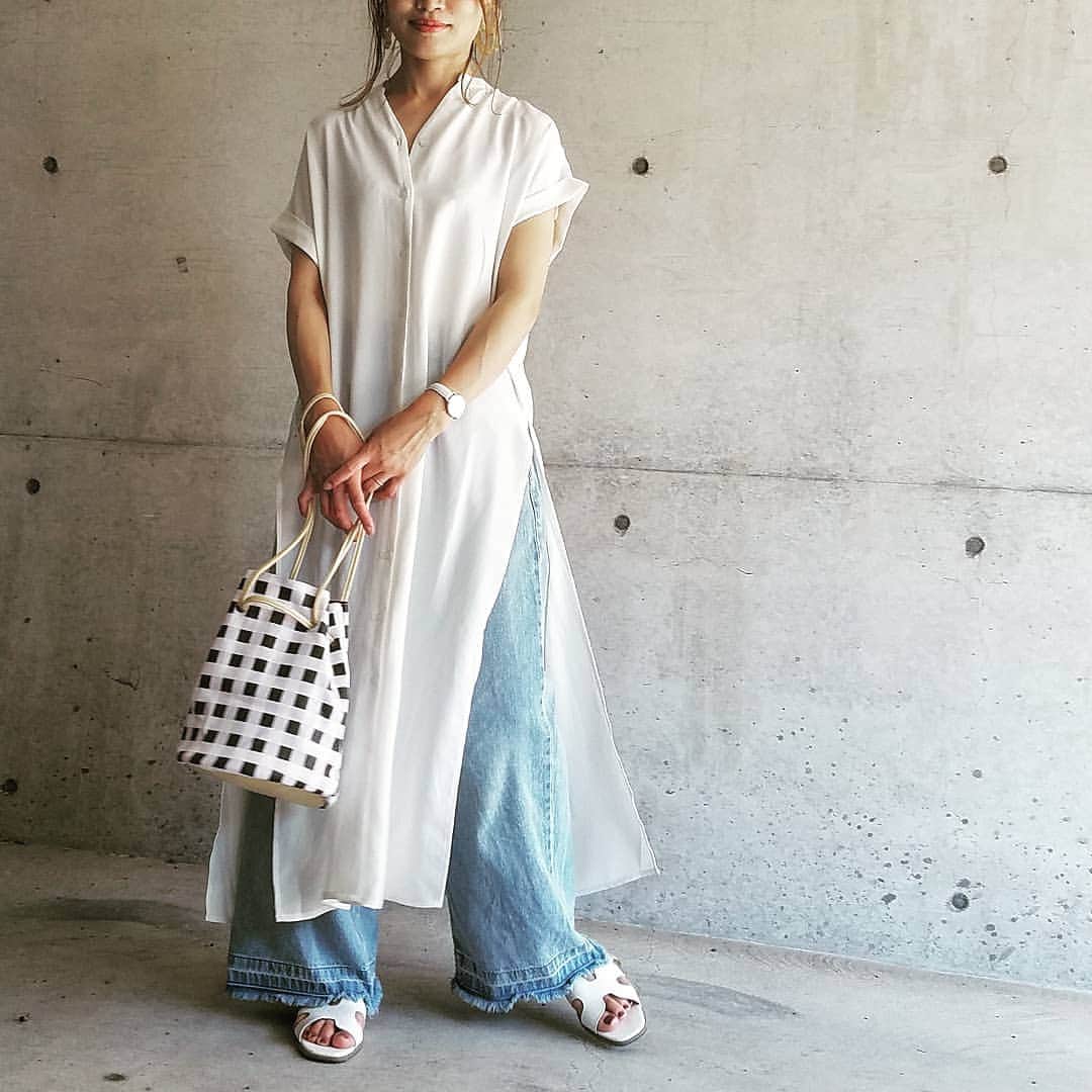 ijuuuuuu1007aさんのインスタグラム写真 - (ijuuuuuu1007aInstagram)「· · 友達に褒められた ローーーーングスリットシャツワンピ 歩くとヒラヒラ動きがでて可愛いぃ♡ · シャツワンピ・バッグ・ピアス @laulea_shop @laulea_woman デニム @gu_global サンダル @titivatejp · · 土曜日は快晴の中、無事に運動会終わりました✩ · 代休の今日は 久々に次女と2人でデート♡ · ・友達の誕生日プレゼント買う ・31のミニオンアイス食べる ・ランチ行く ・ゲーセン行く ・タピオカジュース飲む · · 希望は全部叶えた！！ · 今日は楽しかった😊って言ってくれました 私の方が楽しんでたかも😁 · ·」6月3日 20時40分 - ayu____mi1007i
