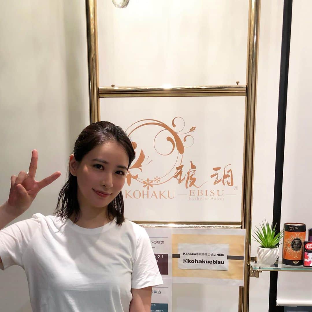 神室舞衣のインスタグラム：「ぴーす✌️ @kohakuazabu.ebisu で 塩揉みして汗出し 野菜の気持ち並みに水分出ました。 汗かくって気持ちいいなぁ！💓」