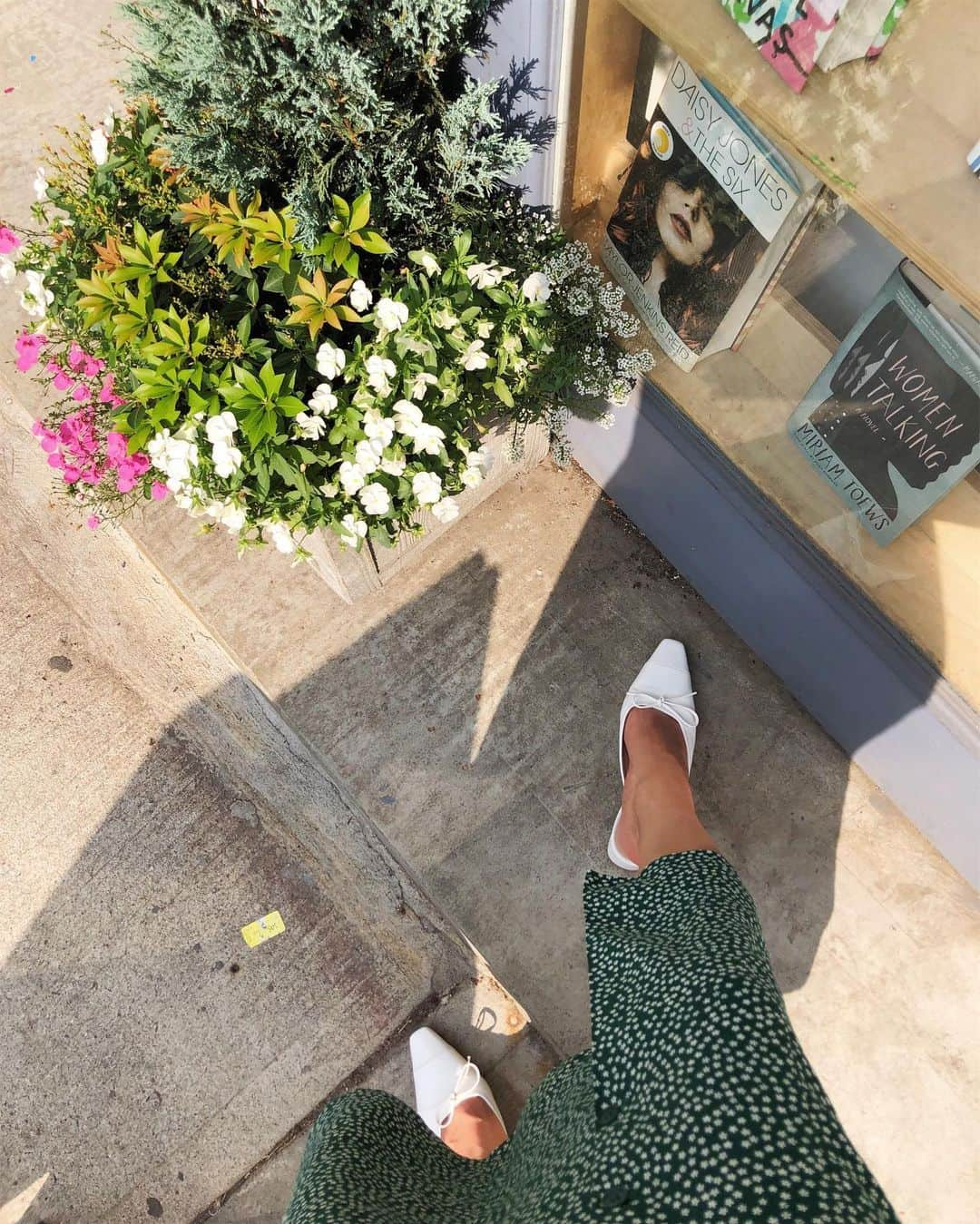 ベイカー恵利沙さんのインスタグラム写真 - (ベイカー恵利沙Instagram)「Had a lovely Sunday with my new favorite shoes and dress🌼  日曜日楽しかったな♡今週も楽しもうね🌱💜 #えりさふく」6月3日 20時49分 - bakerelisa