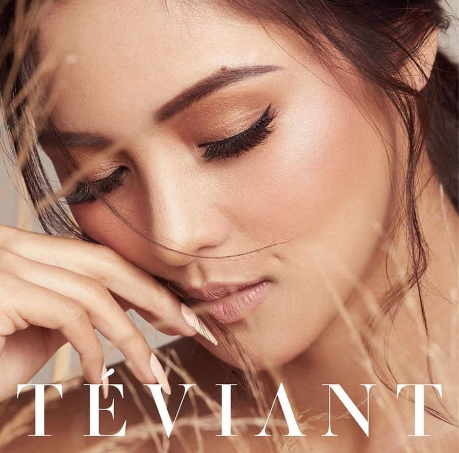 Kim Chiuさんのインスタグラム写真 - (Kim ChiuInstagram)「starting the week right with brows looking as bold as ever!! Good morning from NYC!!!💋. . have you tried the @teviant brow collection?... now available at the tèviant official website, lazada, beautymnl, shopee and sm megamall store!!!! 😉. . have a great brow day everyone😘 #kimchoseteviant #kilayONfleek」6月3日 20時54分 - chinitaprincess