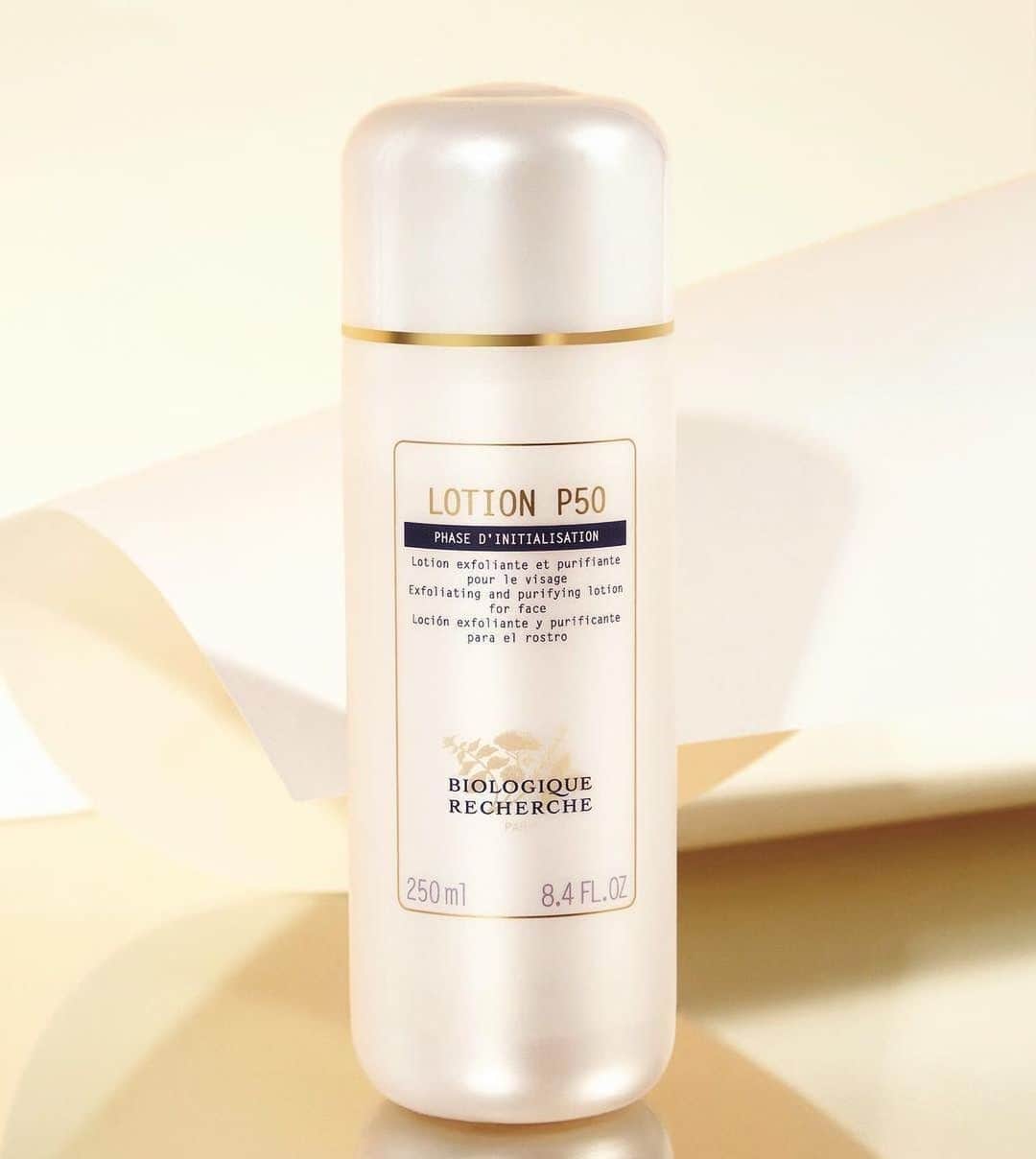 Biologique Recherche CZEさんのインスタグラム写真 - (Biologique Recherche CZEInstagram)「Vyrovnávací exfoliant Lotion P50 ztělesňuje jedinečný a náš ikonický produkt, který byl vyvinutý doktorem Yvanem Allouchem. Jeho cílem je čistit, regenerovat a rozzářit pokožku. P50 urychluje přirozený proces exfoliace epidermis a rekonstrukci epidermální ochrany. Jemně exfoliuje pleť, reguluje sekreci mazu, hydratuje  a pomáhá udržovat přirozeně kyselé pH pleti. Srovnává stav pleti. Lotion P50 představuje náš nejvyhledávanější produkt a je základní kámen ošetření pleti Biologique Recherche. V salonu vám doporučí vhodný typ pro váš Skin Instant.  #biologiquerecherche #biologiquerecherche_cze #cosmetics #kosmetika #iconique #produkt #lotionP50 #facecare #exfoliation #skin #buildingbetterskin #pokozka #zdrava #musthave #FollowYourSkinInstant Fotocredit @kelseyfugere」6月3日 20時54分 - biologique_recherche_cze