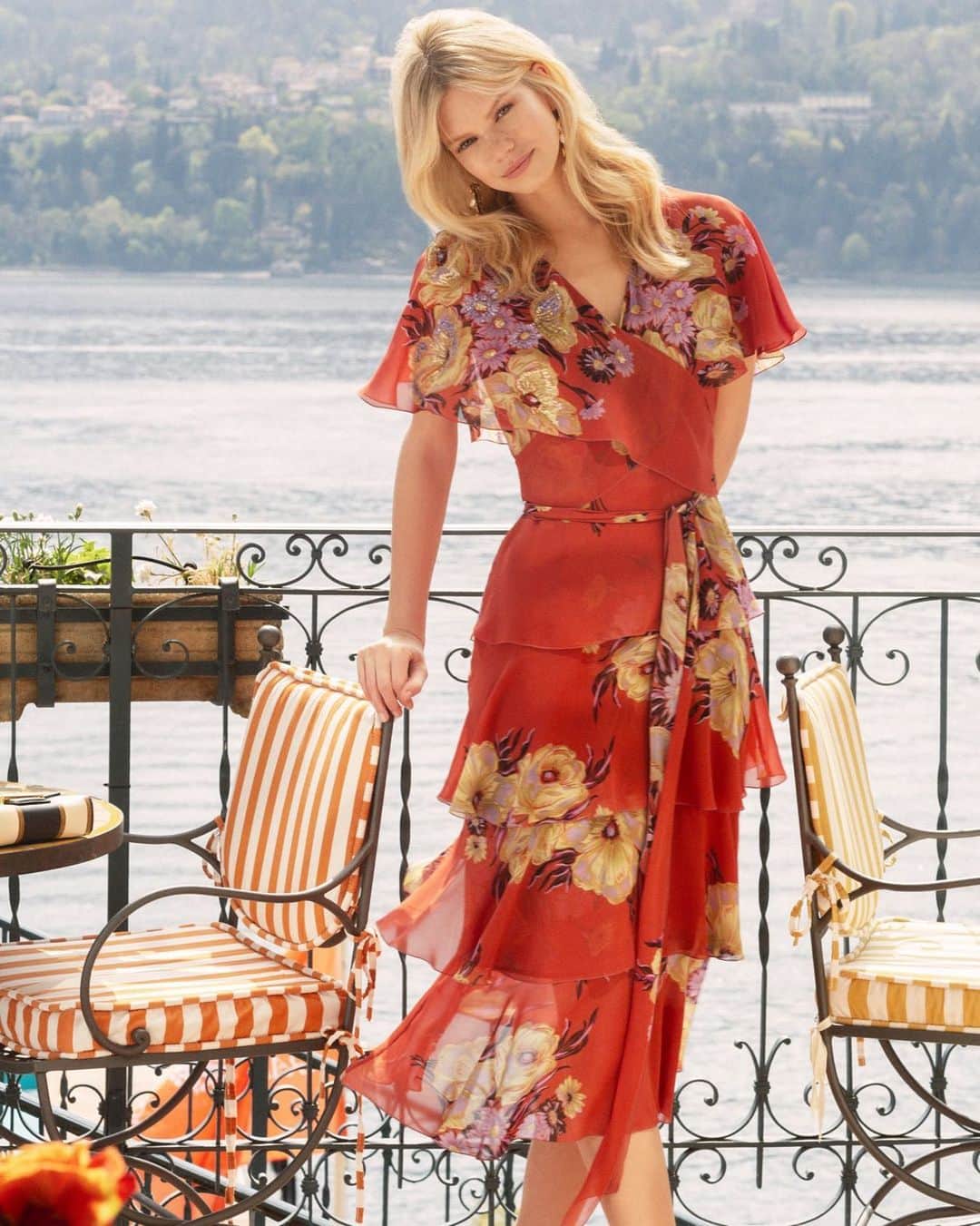 エトロさんのインスタグラム写真 - (エトロInstagram)「Total glamour in the form of a silk floral-print dress from the #EtroPreFall19 collection.  #EtroWoman #Etro」6月3日 21時01分 - etro