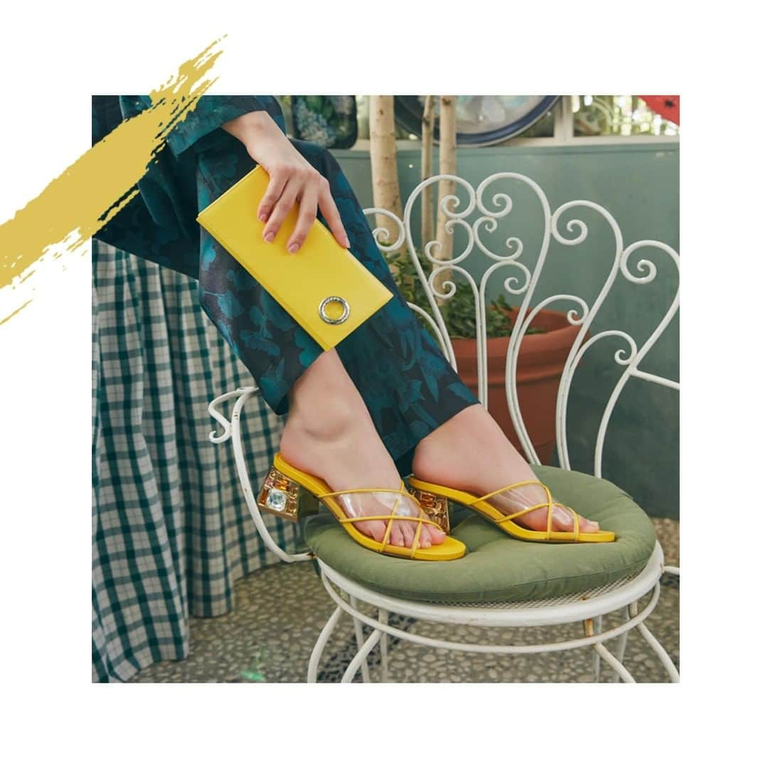 バルディニーニさんのインスタグラム写真 - (バルディニーニInstagram)「Bright and elegant sandals for an irresistible look. Come and discover our SS19 collection.  #Baldinini #shoesmyway #italianattitude #madeinitaly #urban #ootd #urbanstyle」6月3日 21時01分 - baldininiofficial