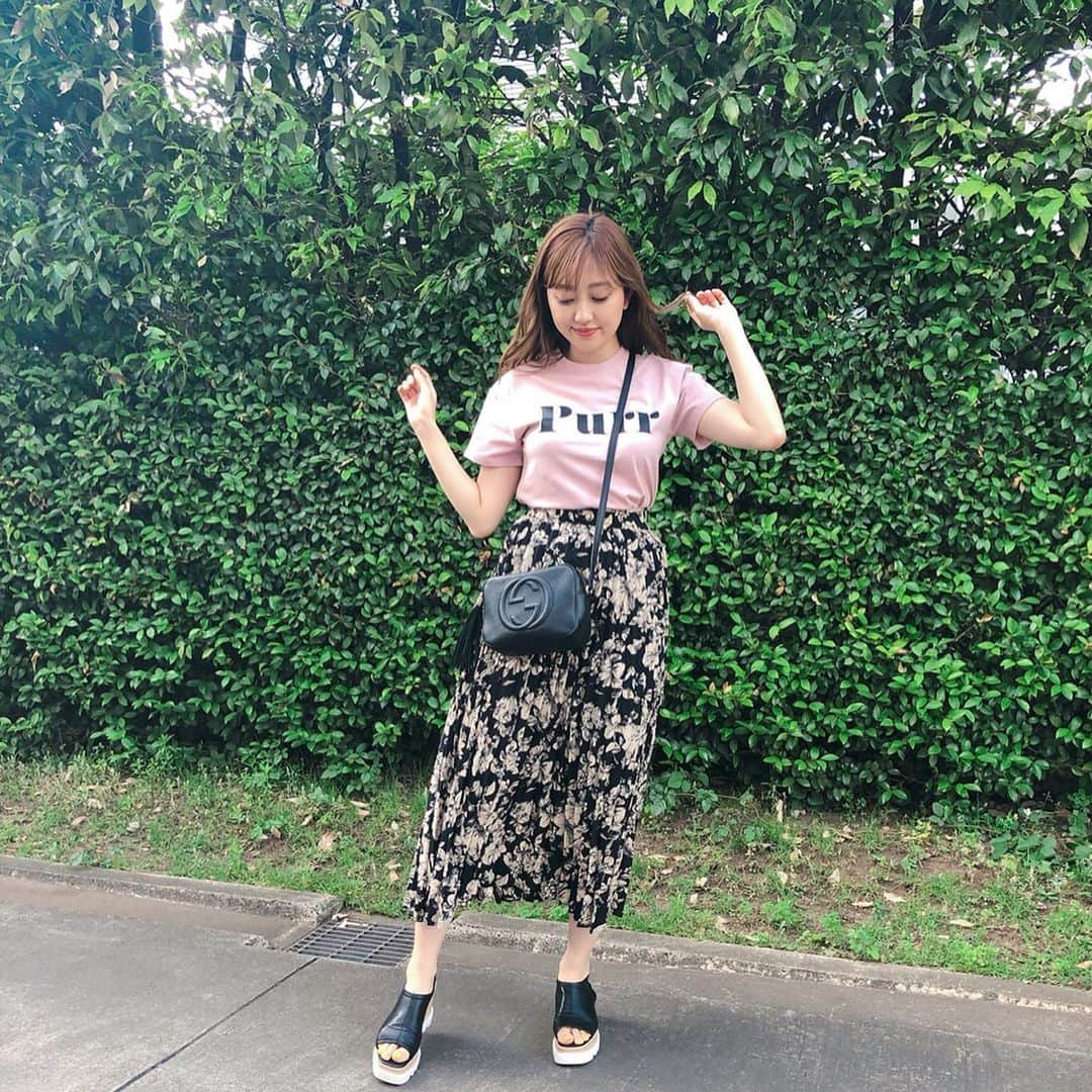 菊地亜美さんのインスタグラム写真 - (菊地亜美Instagram)「・ お仕事終わり👣 おつかれさまでした☺︎ ・ 今日のシフク🍃 @titivatejp の #プリーツロングスカート は使いやすくて色違い購入🌸 👚… #eimyistoire 👡… #amail 👜… #gucci ・ 海外行ったりダラけてた身体をしぼりに、今月はライザップ沢山行く予定🏋️‍♀️頑張るぞ🔥😂 ・ #ootd #coodinate #titivate #titivatestyle #ティティベイト」6月3日 21時01分 - amikikuchi0905