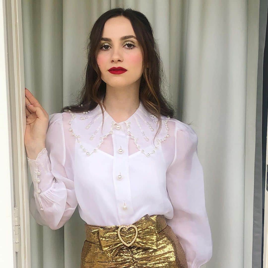 JO BAKERさんのインスタグラム写真 - (JO BAKERInstagram)「M A U D E • A P A T O W 🇺🇸 3......2......1..... lift off vibes with #maudeapatow for @euphoria !!!! Pulling inspo from skirt ( thanks @leithclark ) which reminds me of #nasa #space #goldfoil ..which led me down a rabbit hole of inspired statement tones!!! tap for team.. #makeup by me #jobakermakeupartist Using @lunasolofficial And @chantecaille On the lips!! 💋 deets to follow on instaStory !!! #lunar #outerspace #futuristic #cosmic #mission #euphoria」6月4日 6時36分 - missjobaker