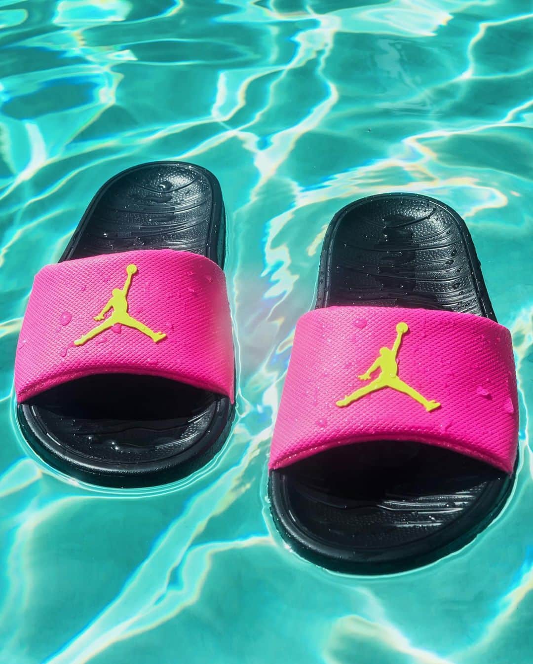 Foot Lockerさんのインスタグラム写真 - (Foot LockerInstagram)「Splash. #Jordan Pool Pack Available Now, In-Store and Online」6月4日 6時39分 - footlocker