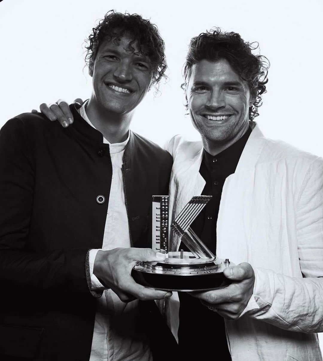 ASCAPさんのインスタグラム写真 - (ASCAPInstagram)「All smiles at the #KLoveFanAwards 🏆 Congrats to #ASCAP members @forkingandcountry, @wearemessengers & @kathielgifford for winning awards & shout out to @matthewjwest + @mandisaofficial for hosting 🎶」6月4日 6時40分 - ascap