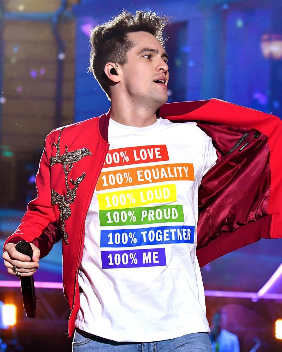 DKNYさんのインスタグラム写真 - (DKNYInstagram)「@BrendonUrie of @PanicAtTheDisco wears the #DKNY 100% Pride Tee at @iHeartRadio's #WangoTango, during a surprise performance of ME! with @TaylorSwift. #IAMDKNY」6月4日 6時46分 - dkny