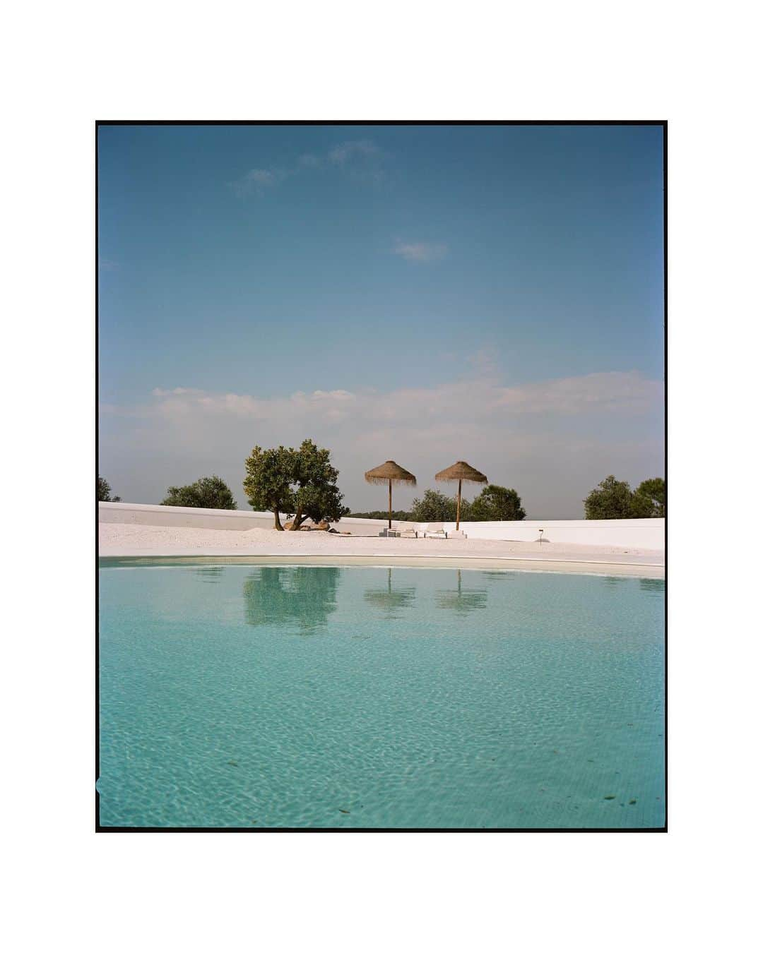 アリス・ガオさんのインスタグラム写真 - (アリス・ガオInstagram)「paradise on expired portra 160  #mamiya7ii」6月4日 7時01分 - alice_gao