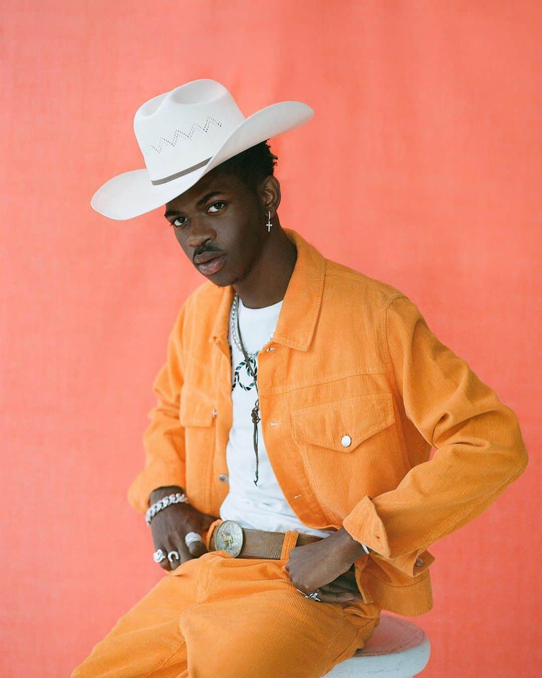 Teen Vogueさんのインスタグラム写真 - (Teen VogueInstagram)「"A black guy who raps comes along and he's on top of the country chart, it's like, ‘What the f*ck?’" Trailblazer @LilNasX is one of Teen Vogue's June 2019 cover stars (link in bio). 📸: @camilafalquez ✍🏽: @_lakinimani Stylist: @henson Groomer: @naivashaintl」6月4日 7時01分 - teenvogue