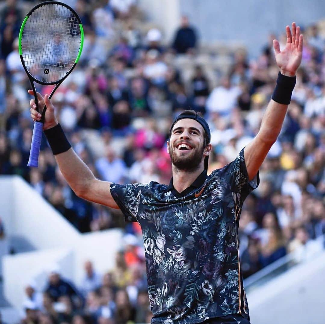 カレン・ハチャノフさんのインスタグラム写真 - (カレン・ハチャノフInstagram)「A day to remember🇫🇷 What an atmosphere was out there tonight!🙏🏻🙌🏻 Paris je t’aime❤️ @rolandgarros #RG19 #QF #TeamKhachanov」6月4日 7時39分 - karenkhachanov