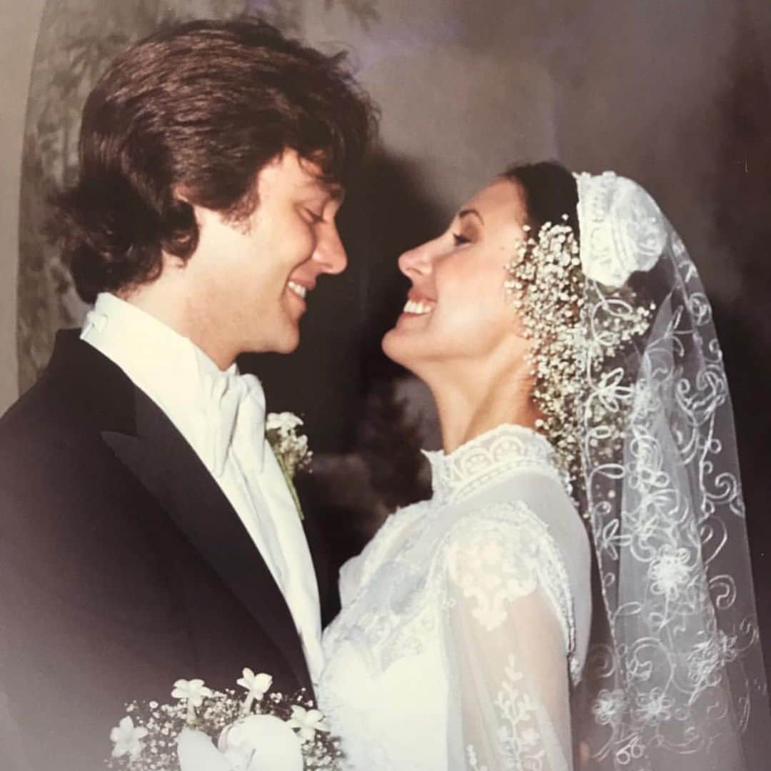 ブリアナ・エヴィガンのインスタグラム：「If I get a sliver of what you two have had my world would be complete... thank you for having us kids, for bringing all of our friends and loved ones into our family, and for simply being the beautiful individuals you are. Happy 40 year anniversary to the love birds I get to call Mama and Daddio. I love you both more than words... life just wouldn’t make sense with out you. #nothinglikelove #loveisallthereis ❤️」