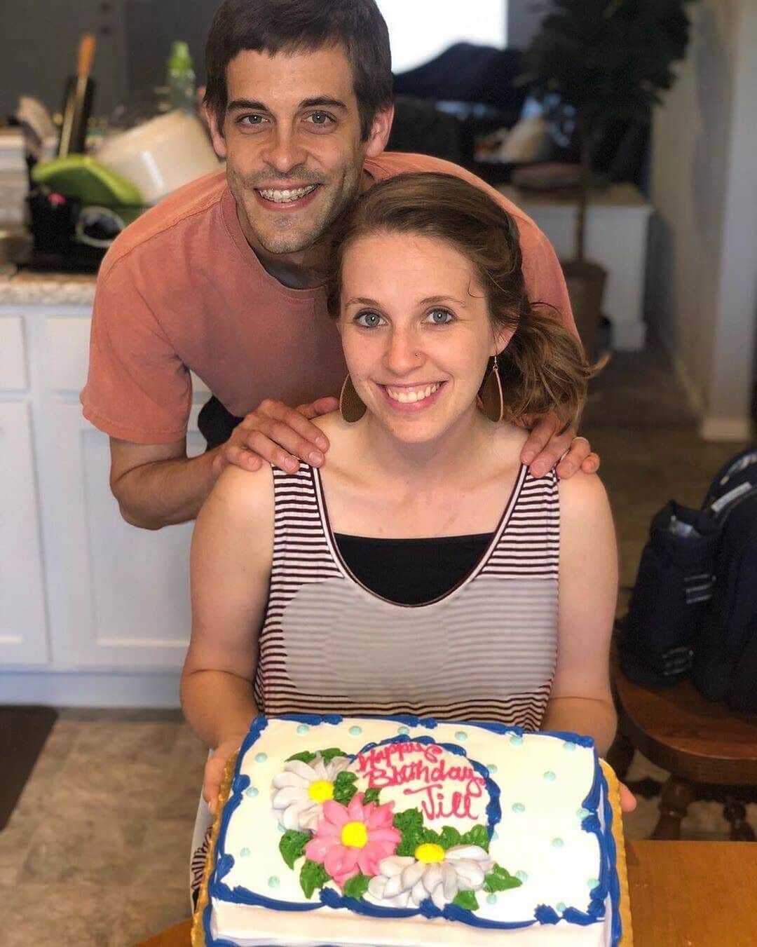 E! Onlineさんのインスタグラム写真 - (E! OnlineInstagram)「Jill Duggar wants you to put away those "frumpy pjs" if you're Counting on spicing things up in the bedroom. Link in bio for all of her NSFW tips on keeping the fire alive. (📷: Instagram)」6月4日 7時52分 - enews